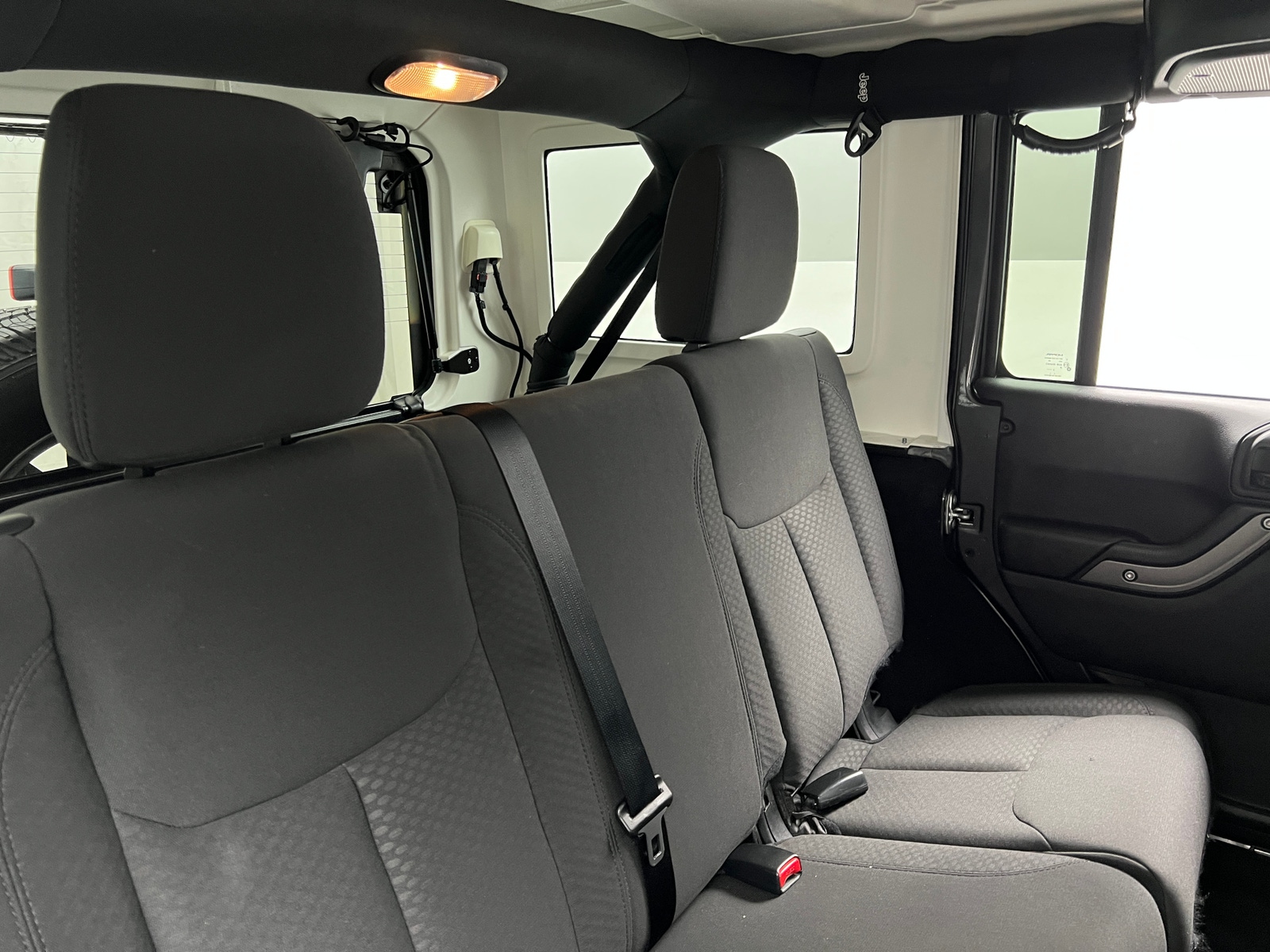 Thumbnail: 2016 Jeep Wrangler - 6