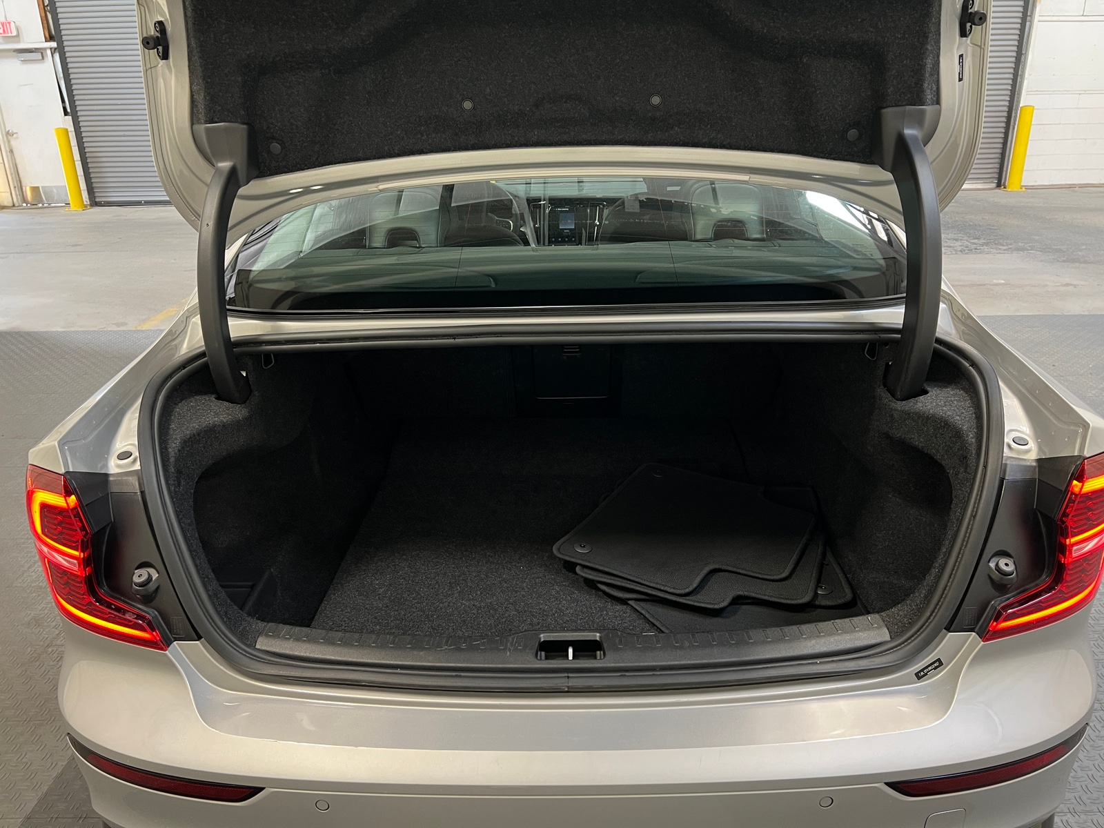 Thumbnail: 2024 Volvo S60 - 7