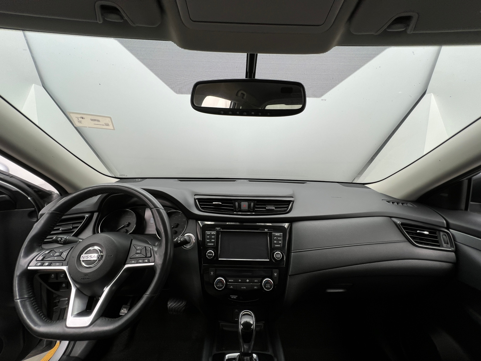 Thumbnail: 2017 Nissan Rogue - 3