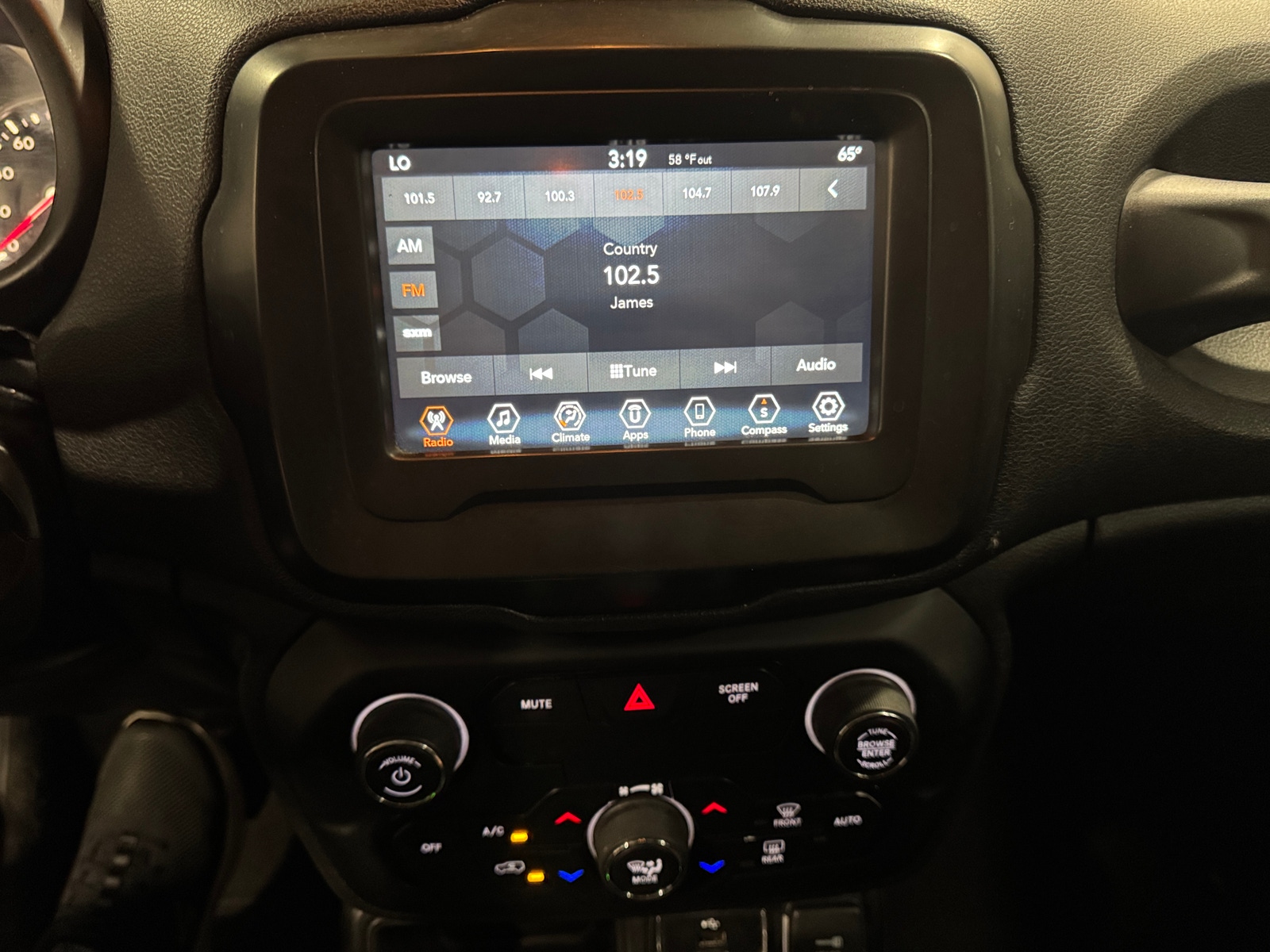 Thumbnail: 2019 Jeep Renegade - 4