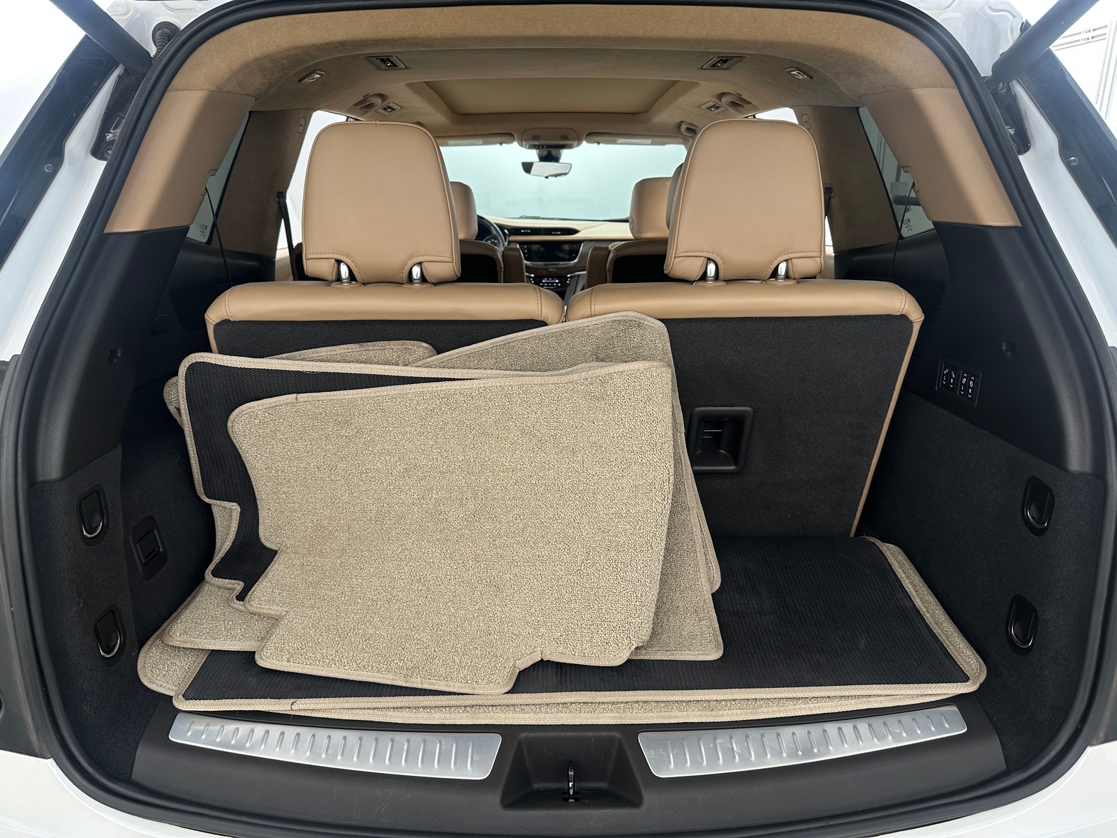 Thumbnail: 2023 Cadillac XT6 - 6