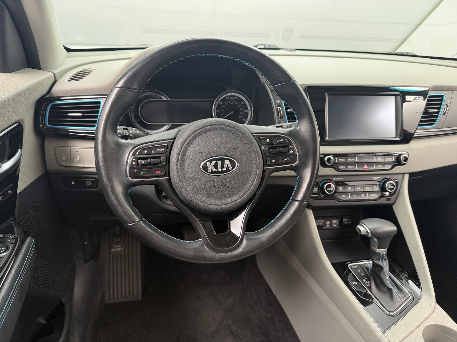 Thumbnail: 2017 Kia Niro - 4