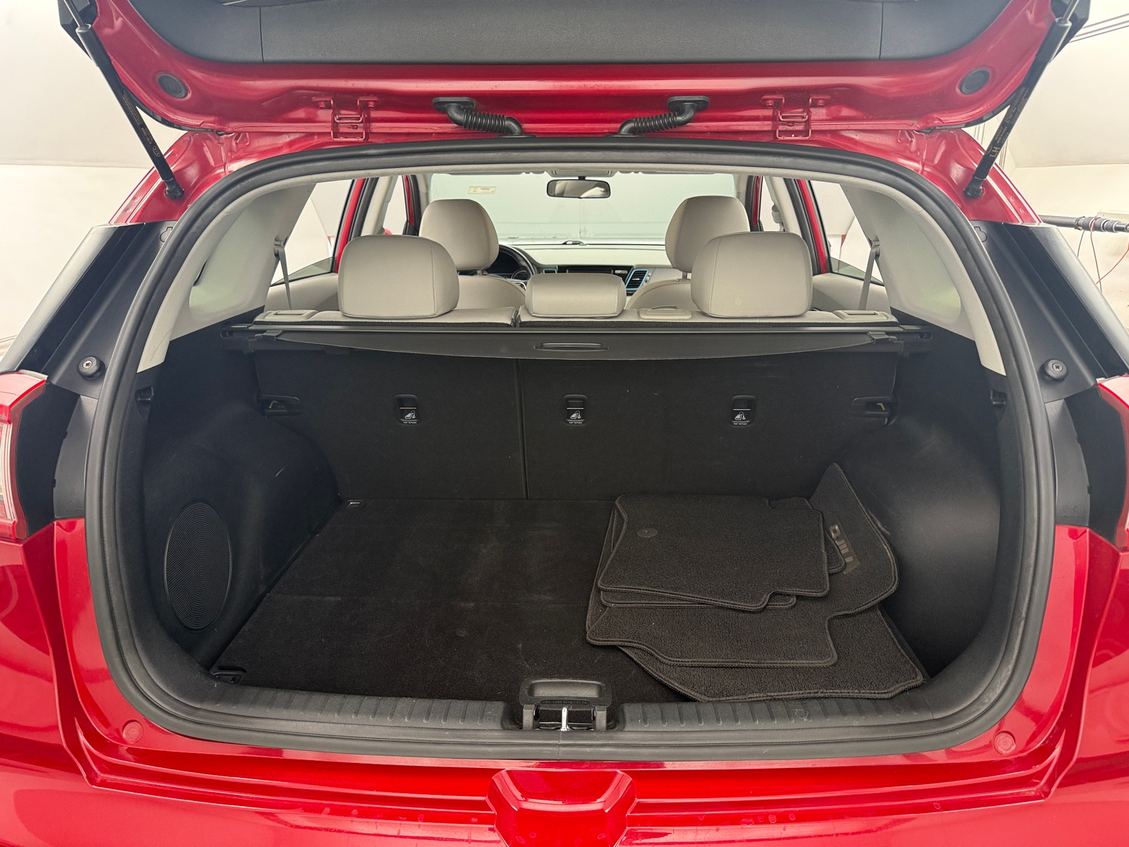 Thumbnail: 2017 Kia Niro - 6