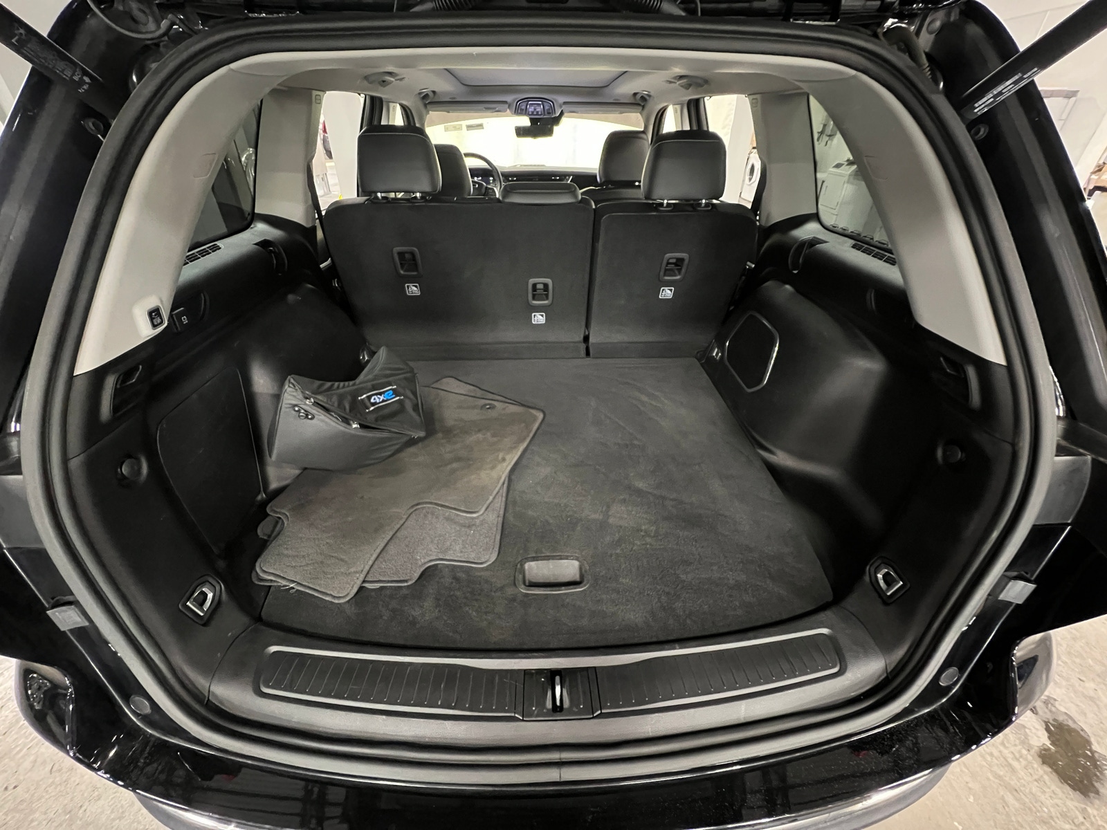 Thumbnail: 2023 Jeep Grand Cherokee - 6