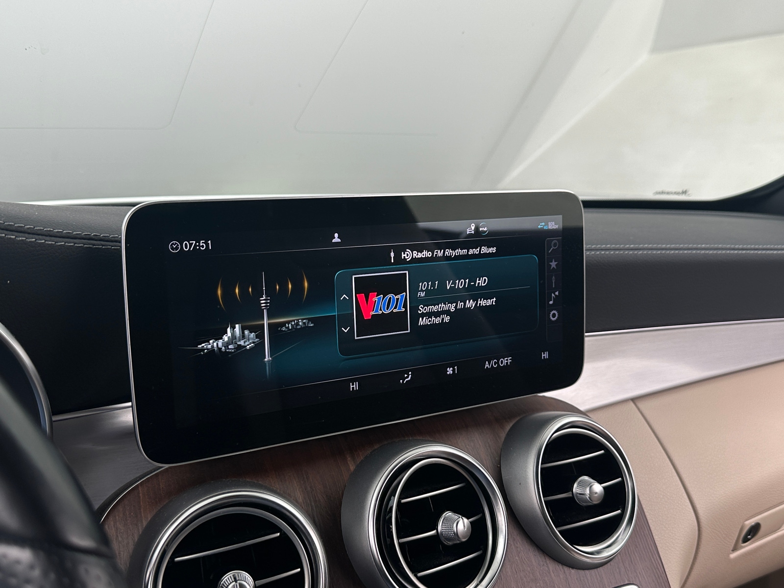 Thumbnail: 2022 Mercedes-Benz C-Class - 3