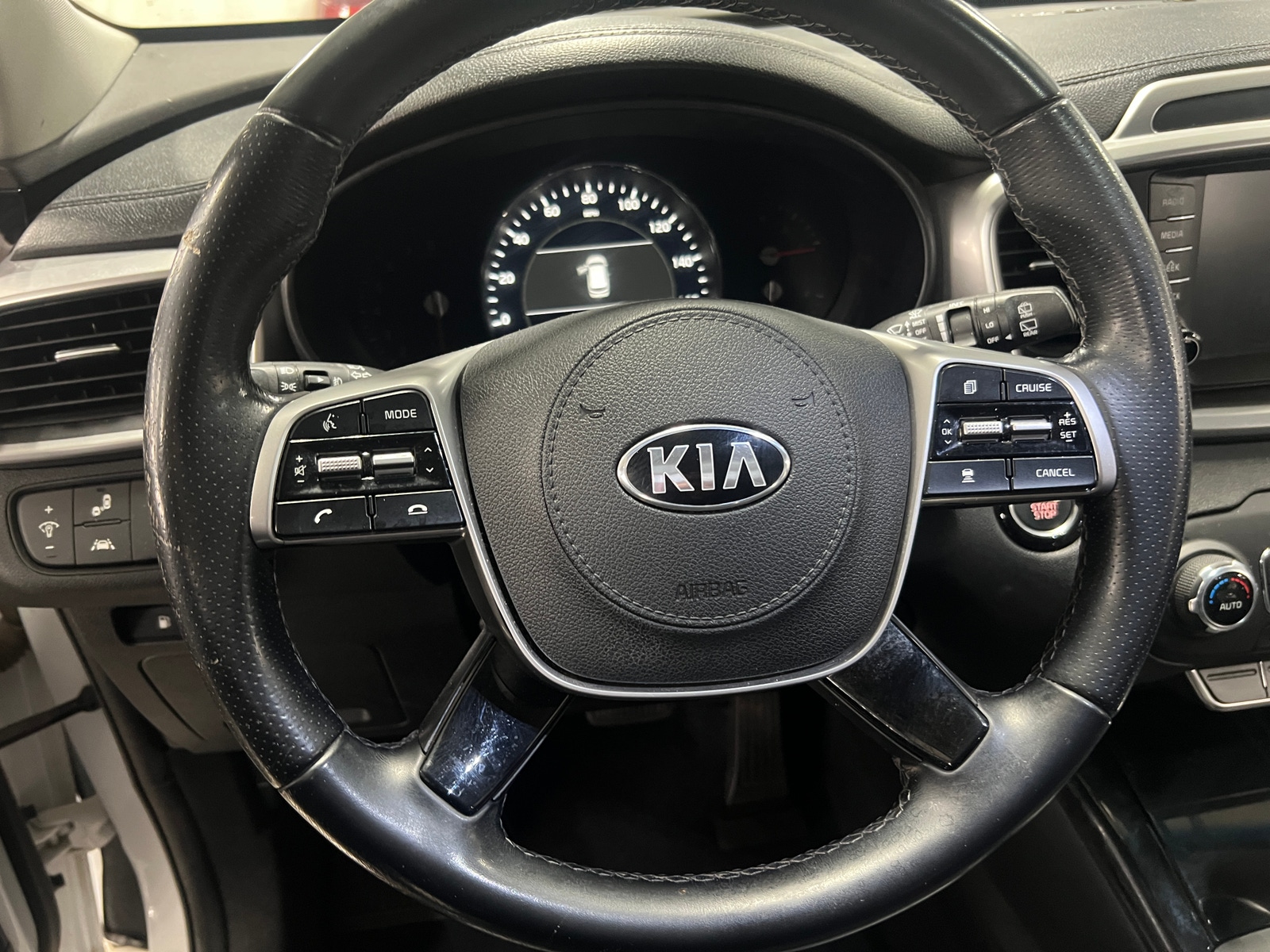 Thumbnail: 2020 Kia Sorento - 4