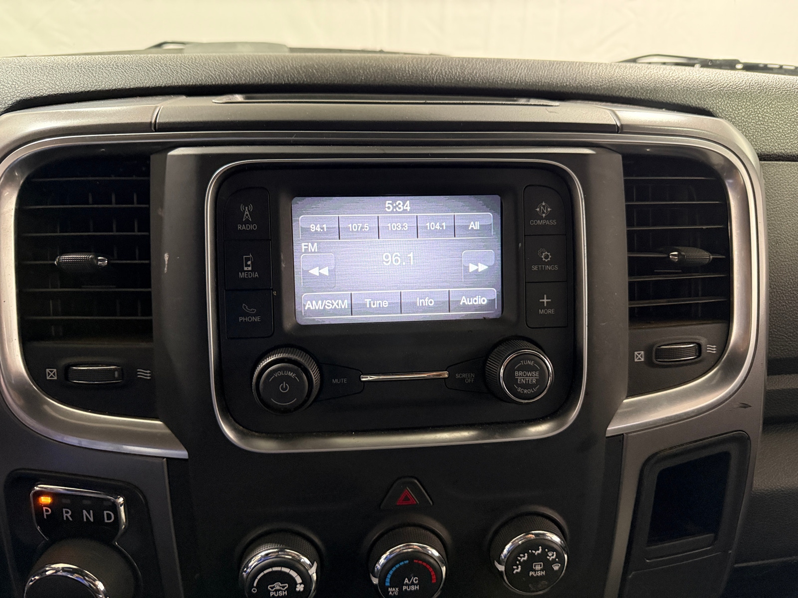 Thumbnail: 2022 RAM 1500 Classic - 4