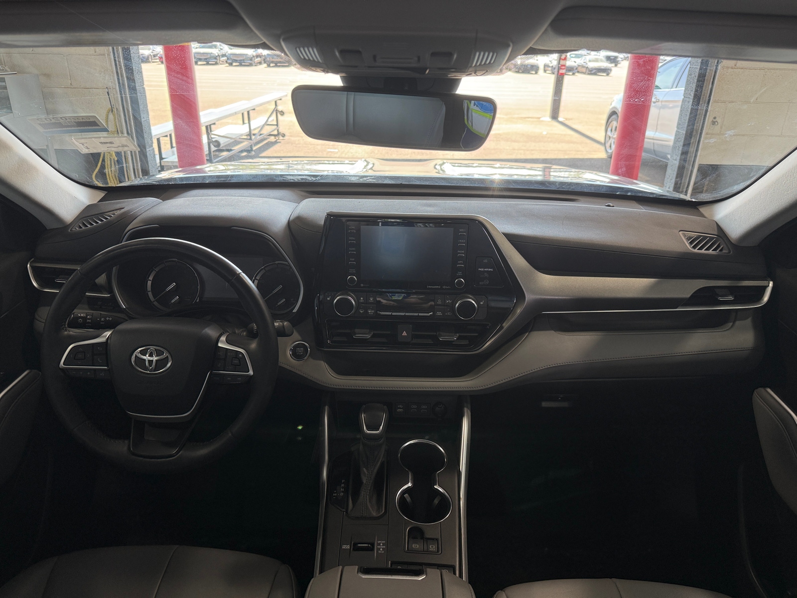 Thumbnail: 2022 Toyota Highlander - 2