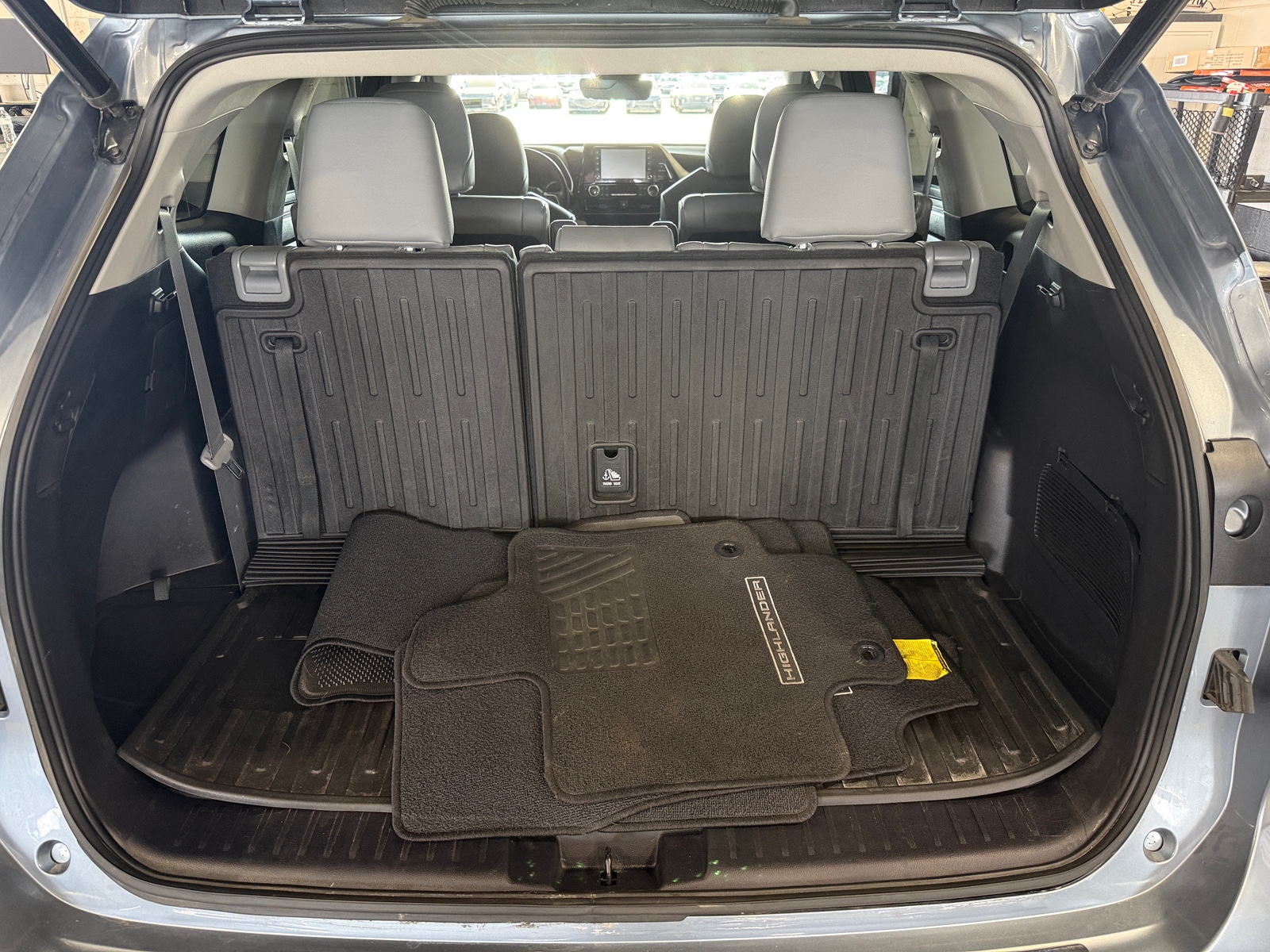 Thumbnail: 2022 Toyota Highlander - 6