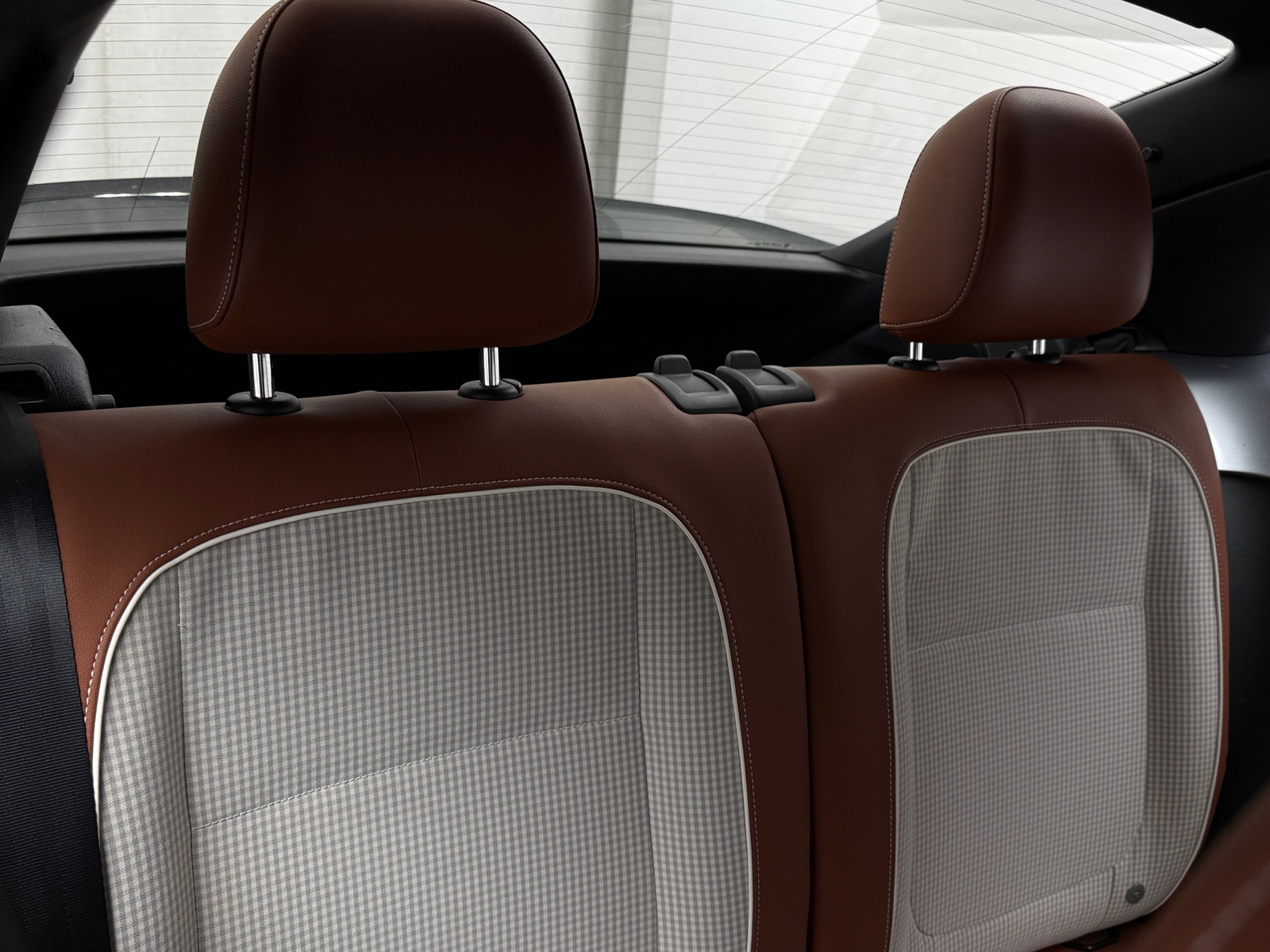 Thumbnail: 2015 Volkswagen Beetle - 6