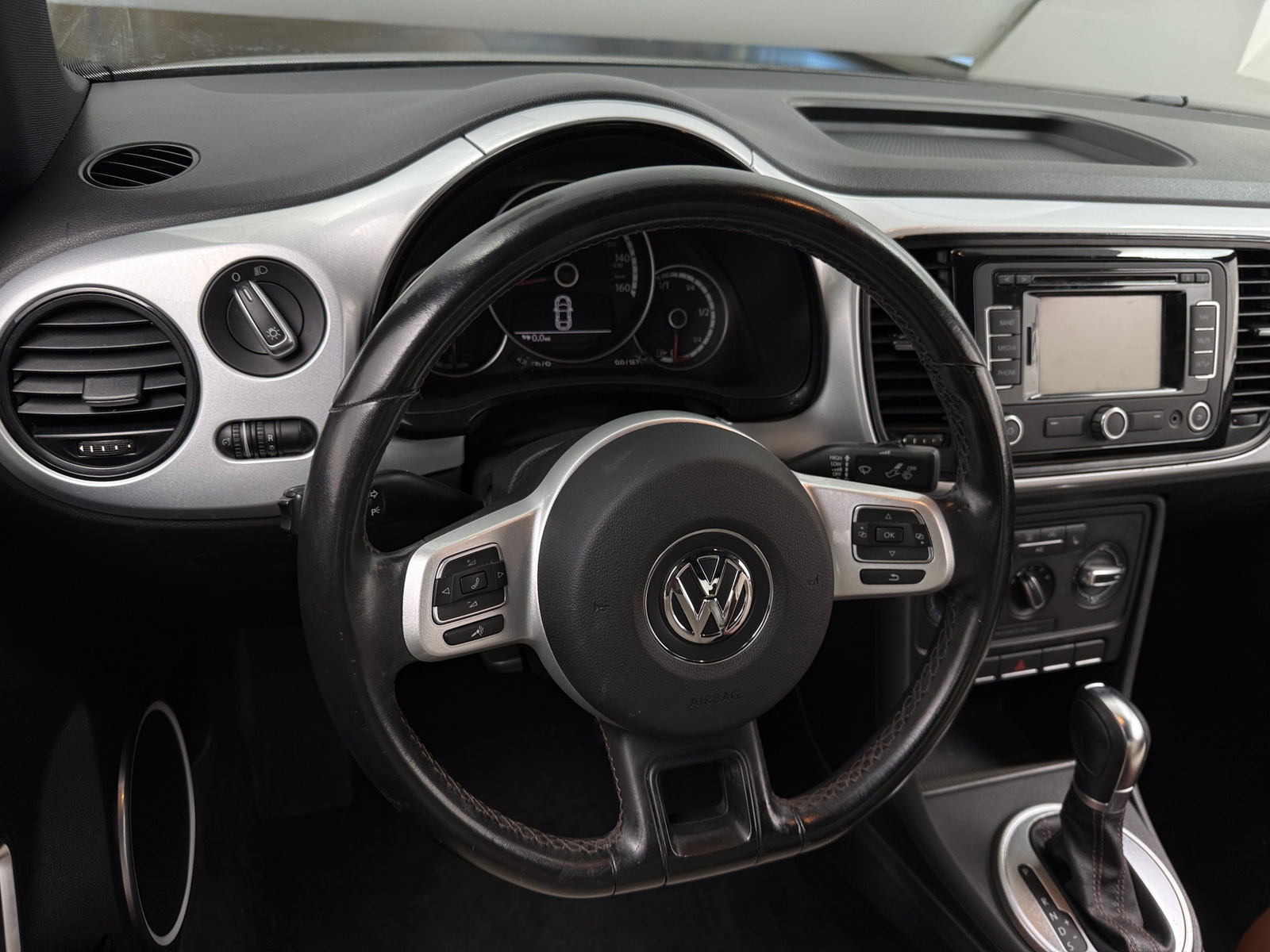 Thumbnail: 2015 Volkswagen Beetle - 5
