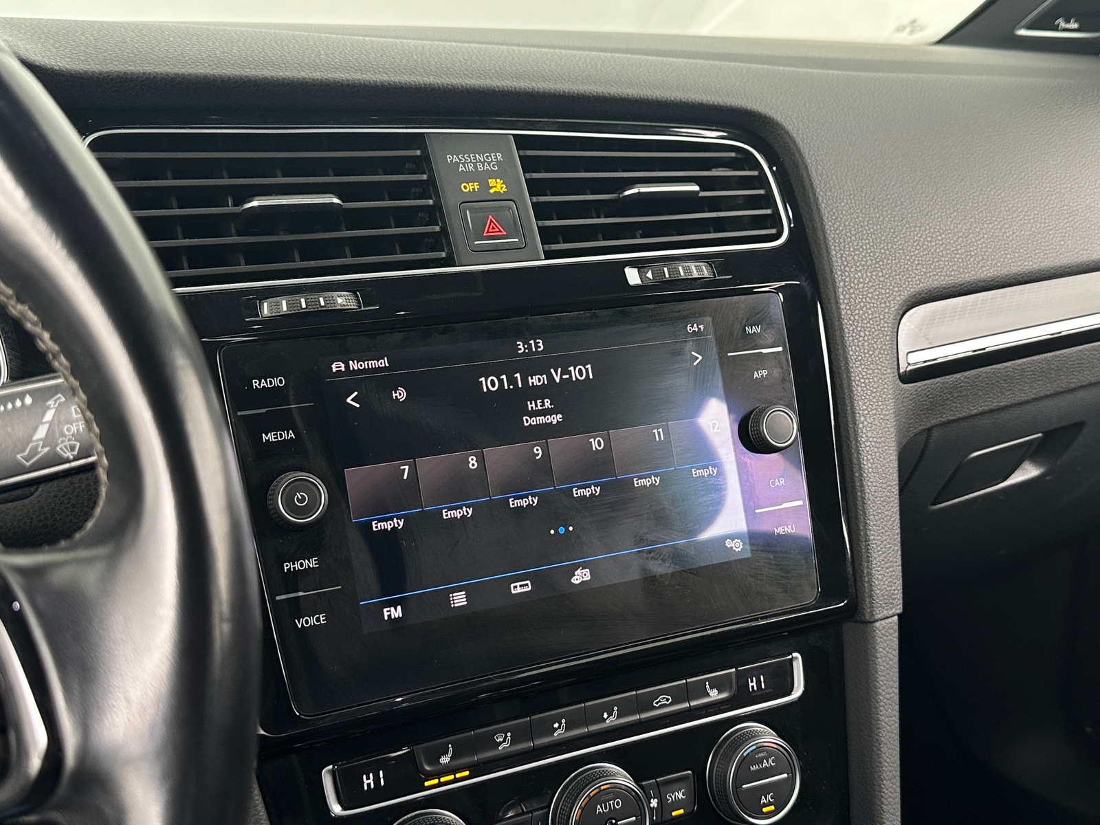 Thumbnail: 2018 Volkswagen Golf - 3