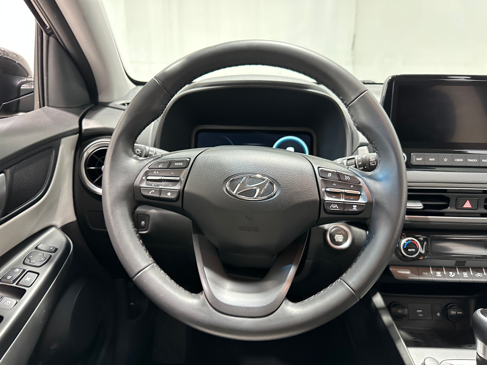 Thumbnail: 2022 Hyundai Kona - 4