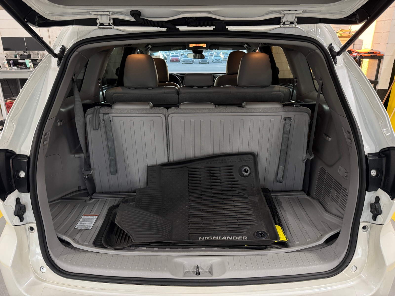 Thumbnail: 2017 Toyota Highlander - 7