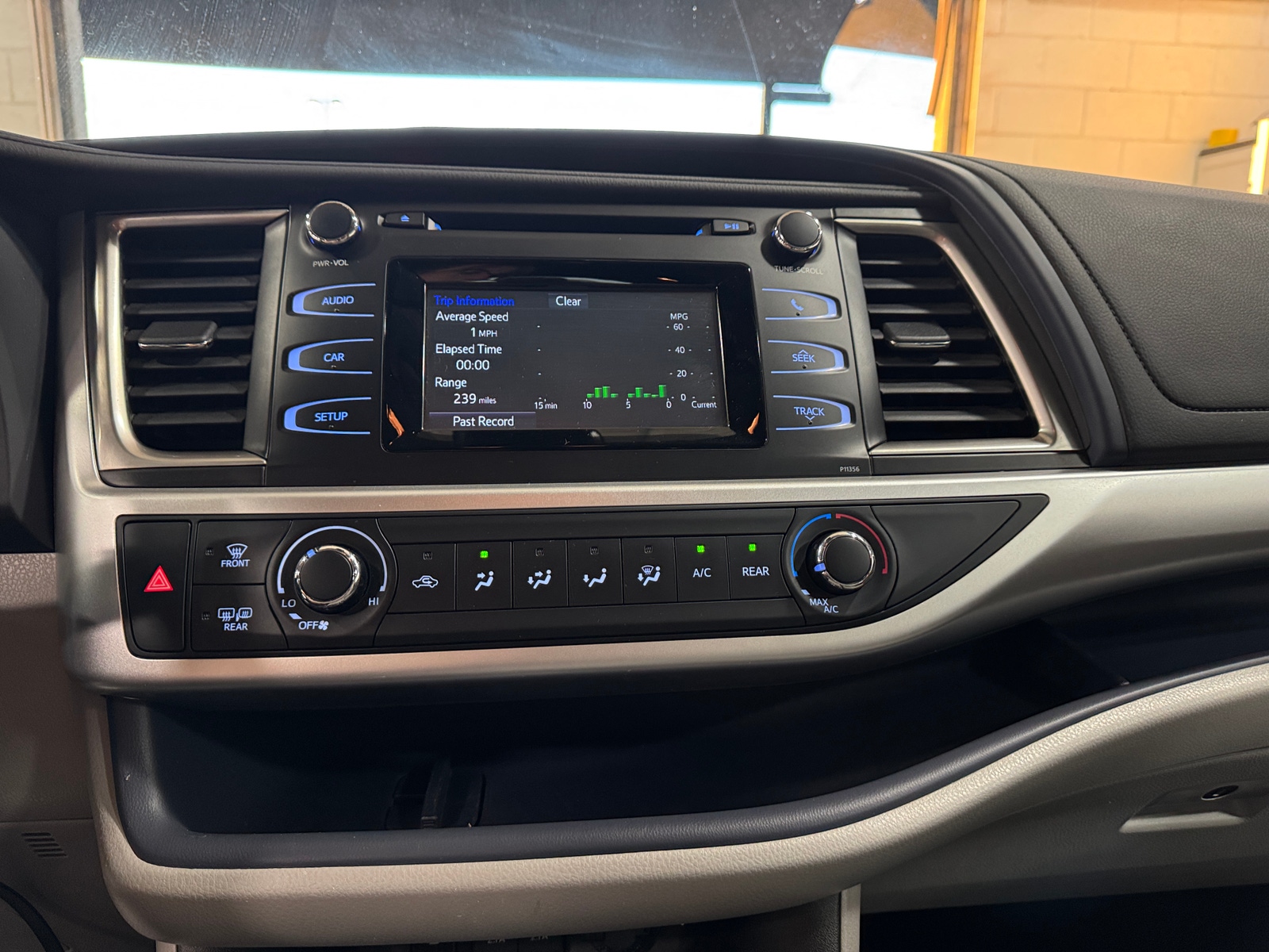 Thumbnail: 2017 Toyota Highlander - 4