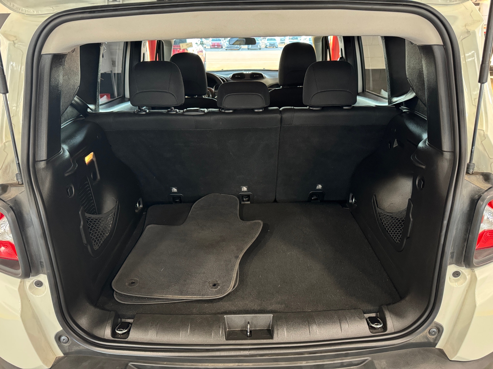 Thumbnail: 2019 Jeep Renegade - 7