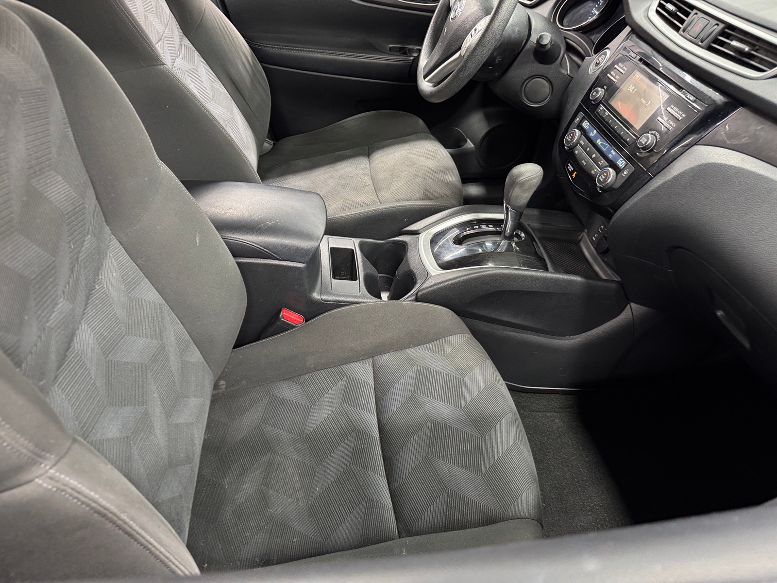 Thumbnail: 2016 Nissan Rogue - 2