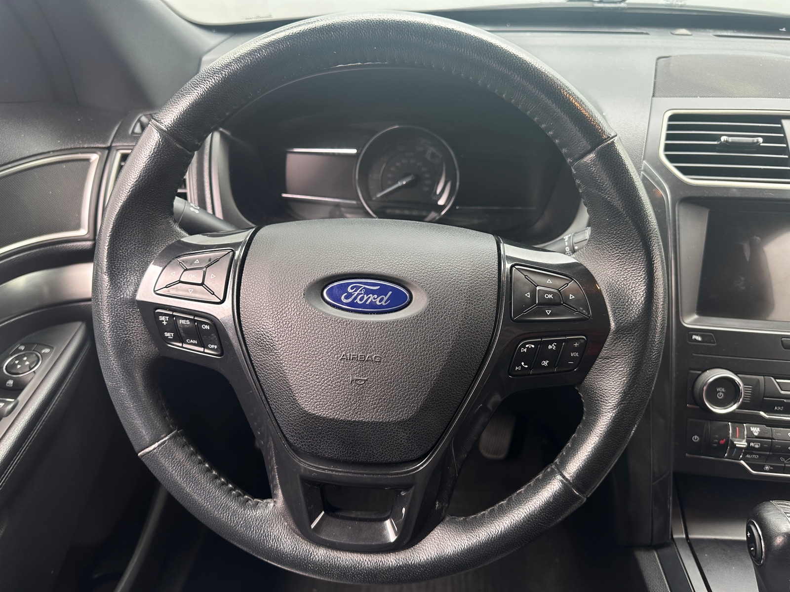 Thumbnail: 2019 Ford Explorer - 5