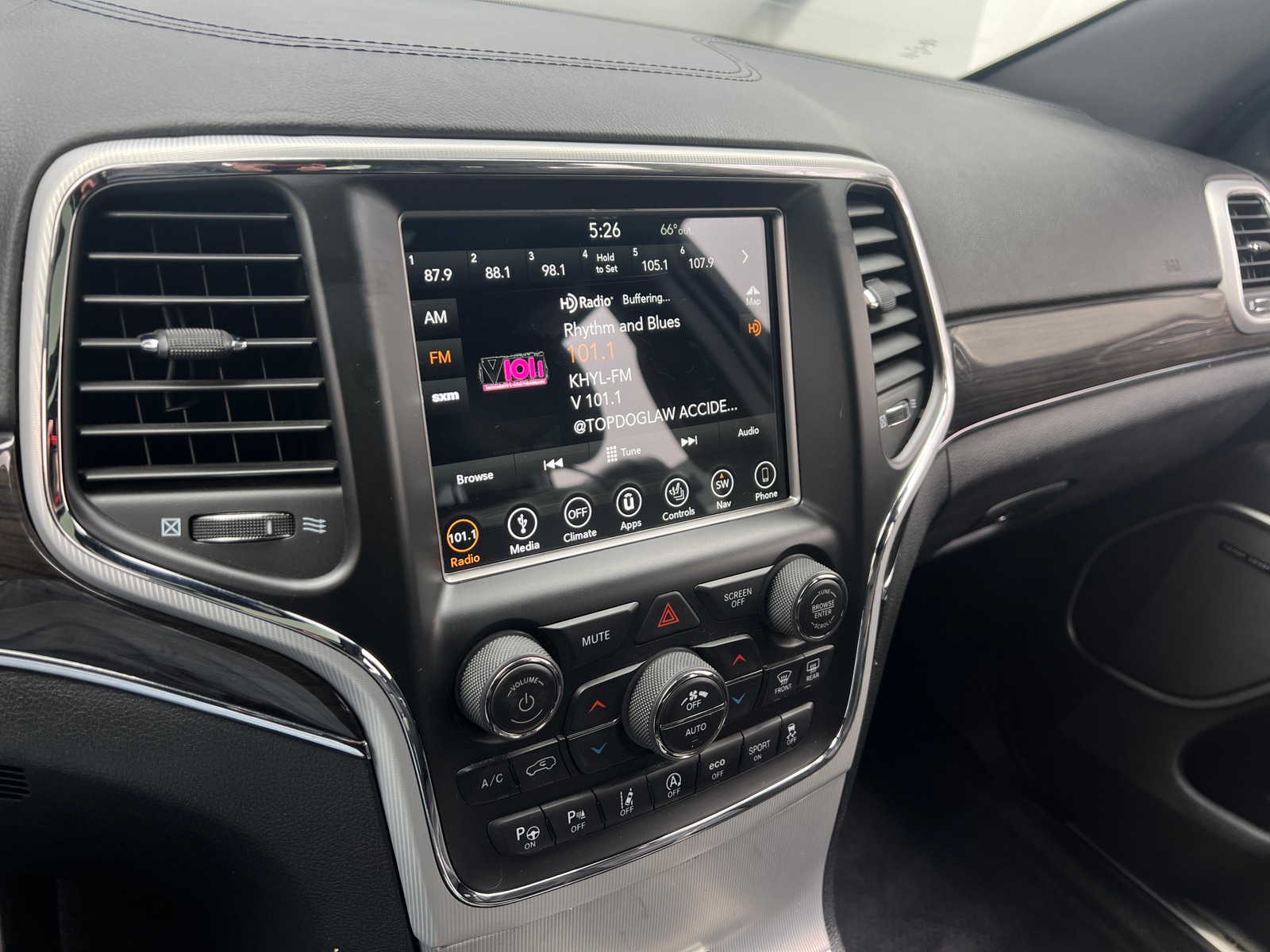 Thumbnail: 2018 Jeep Grand Cherokee - 3