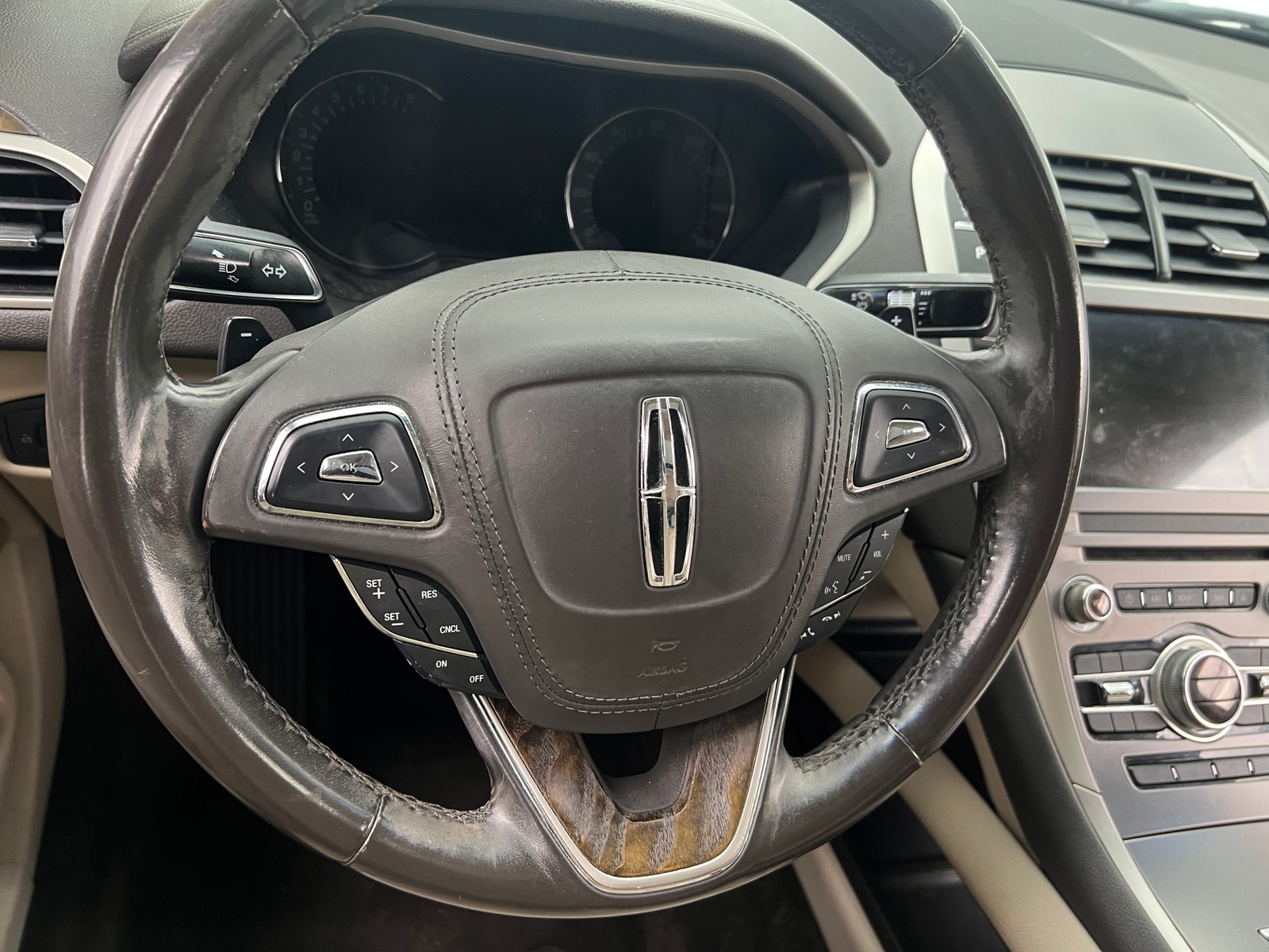 Thumbnail: 2017 Lincoln MKZ - 4