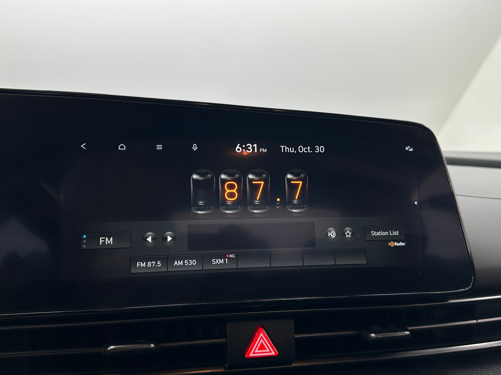 Thumbnail: 2023 Hyundai Elantra - 4