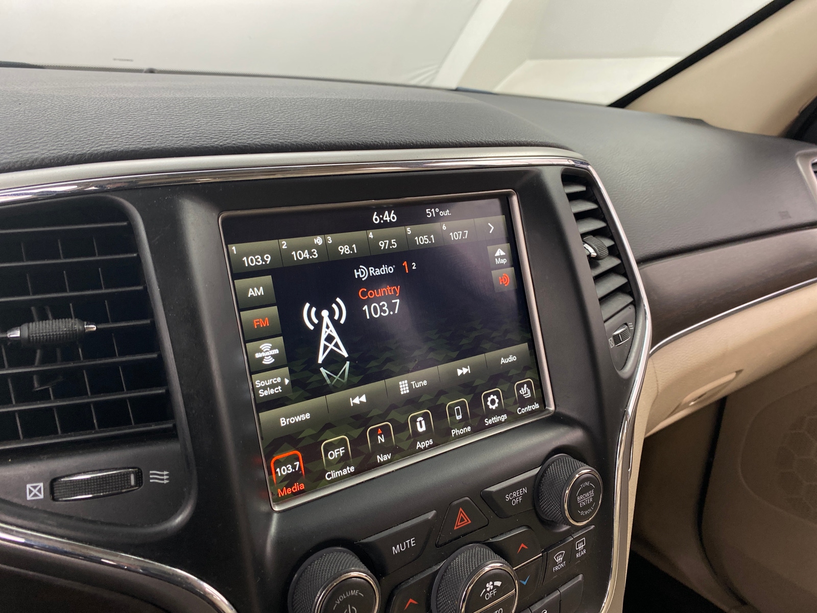 Thumbnail: 2018 Jeep Grand Cherokee - 3