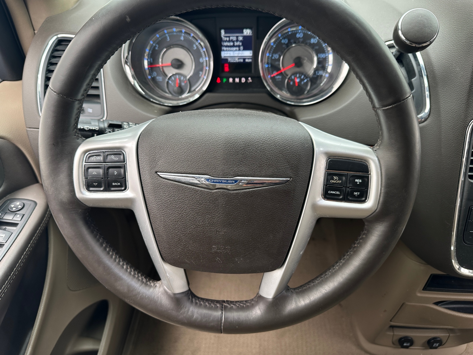 Thumbnail: 2015 Chrysler Town & Country - 4