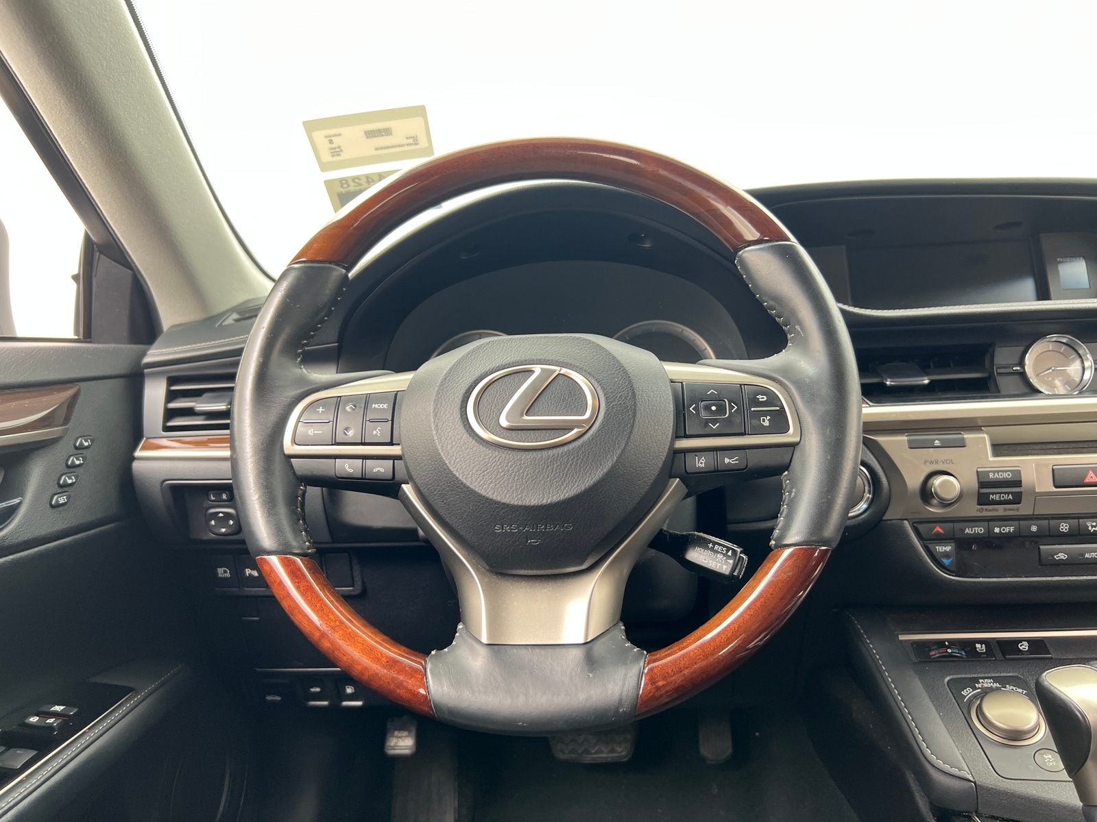 Thumbnail: 2016 Lexus ES - 4