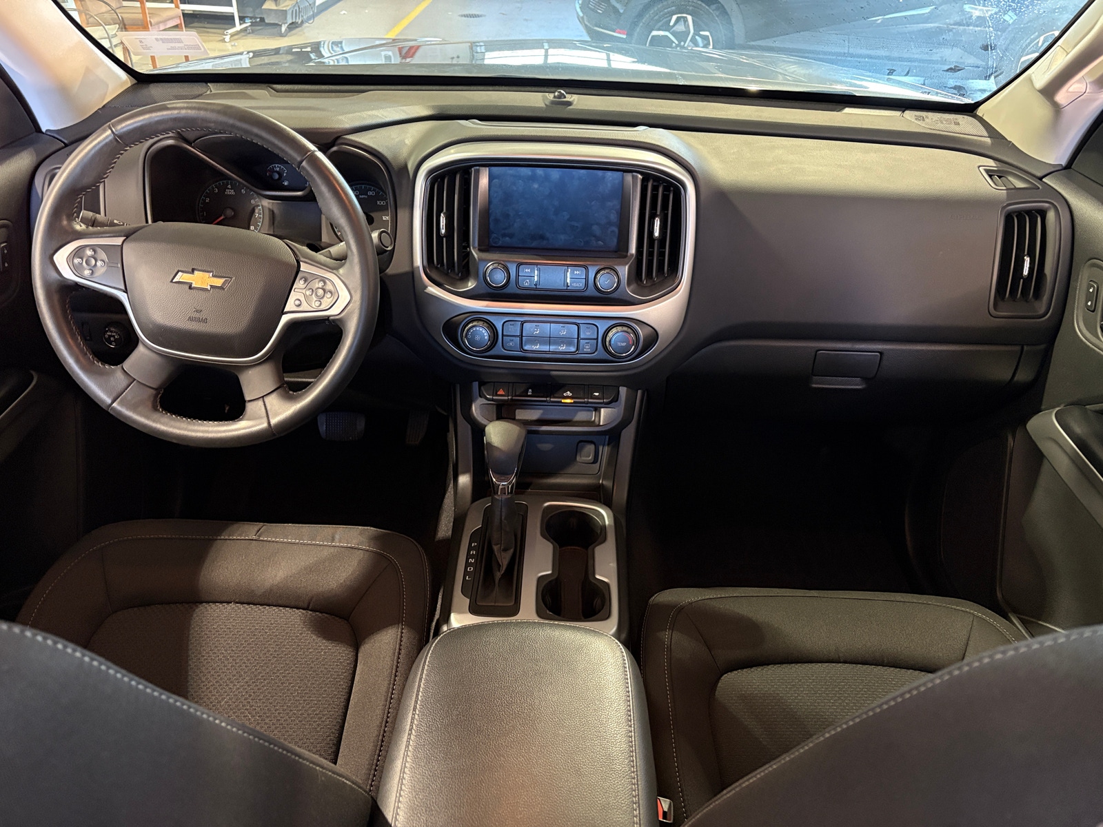 Thumbnail: 2022 Chevrolet Colorado - 3