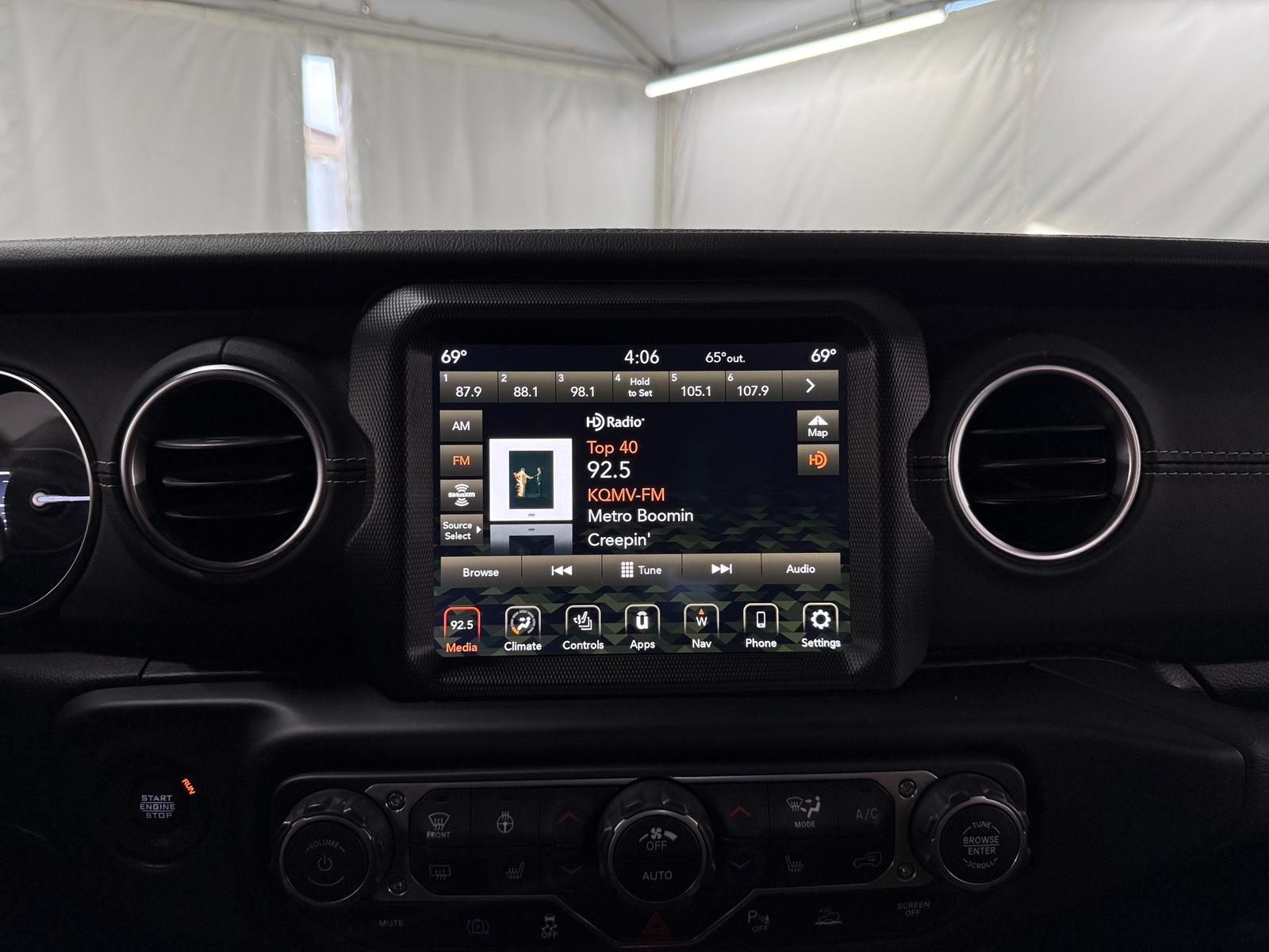 Thumbnail: 2022 Jeep Wrangler - 3