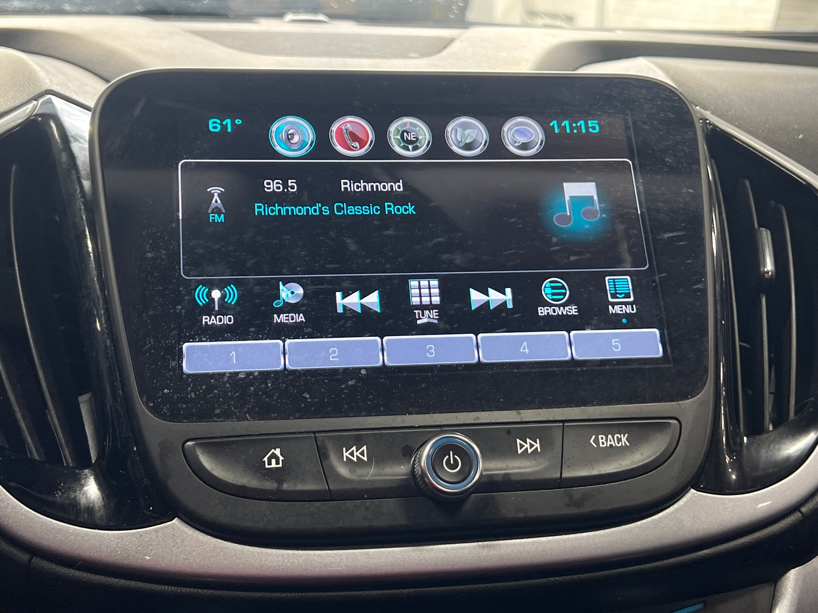 Thumbnail: 2017 Chevrolet Volt - 4