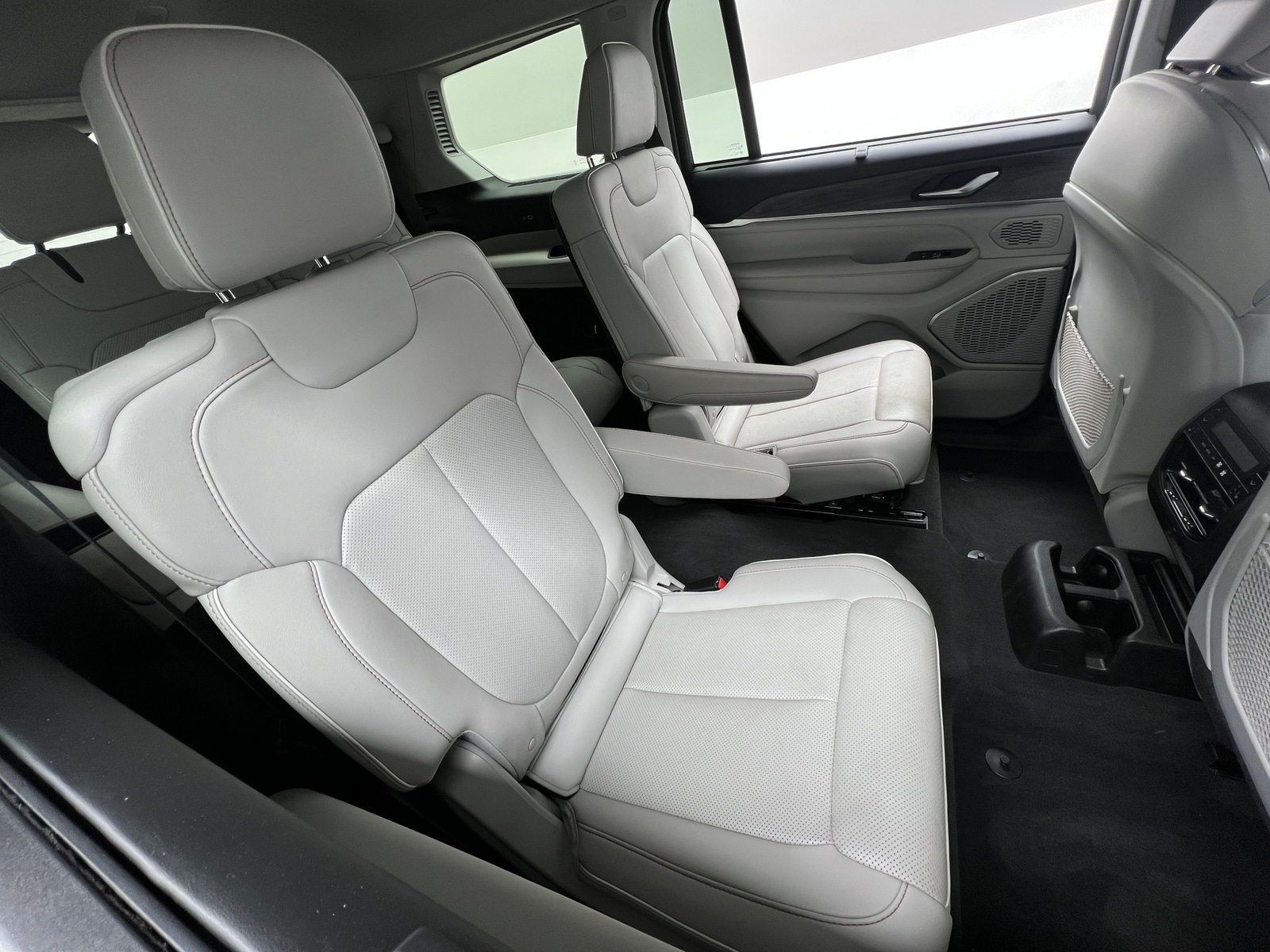 Thumbnail: 2023 Jeep Grand Cherokee L - 5