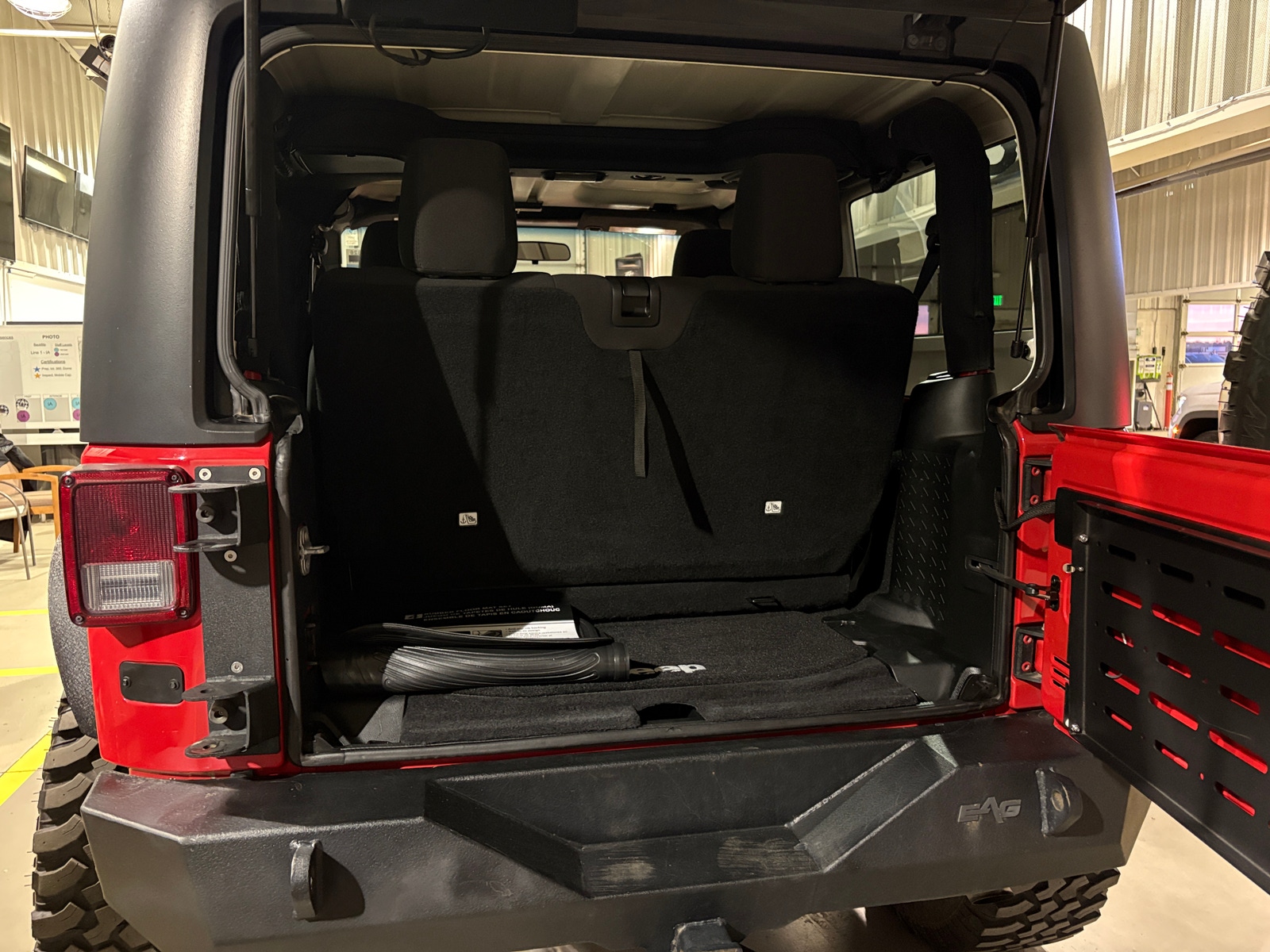 Thumbnail: 2017 Jeep Wrangler - 7