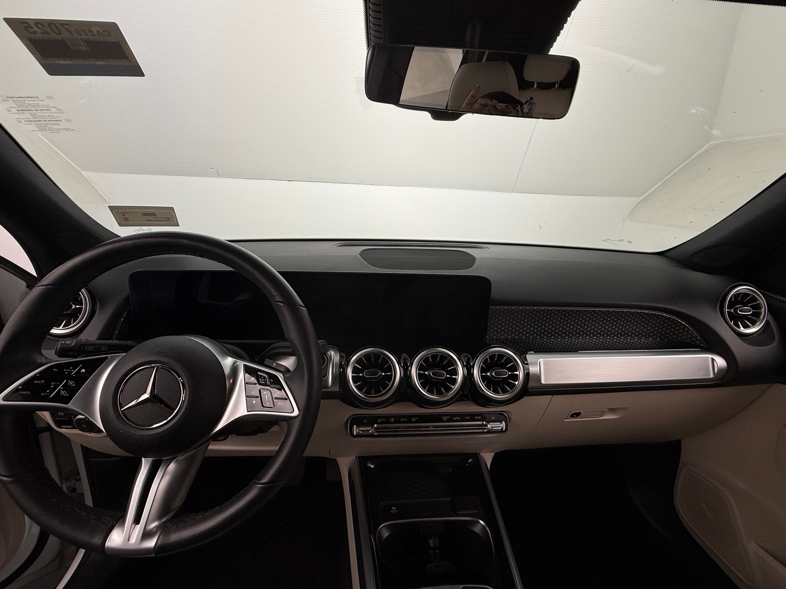 Thumbnail: 2025 Mercedes-Benz GLB - 2