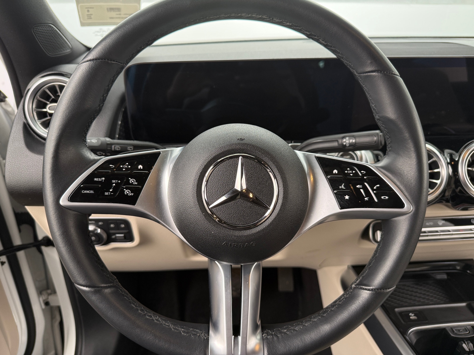 Thumbnail: 2025 Mercedes-Benz GLB - 4