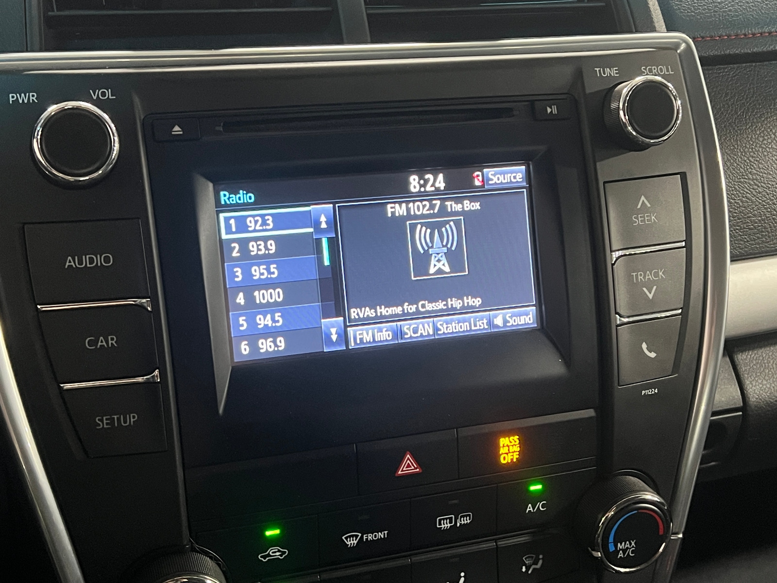 Thumbnail: 2016 Toyota Camry - 4