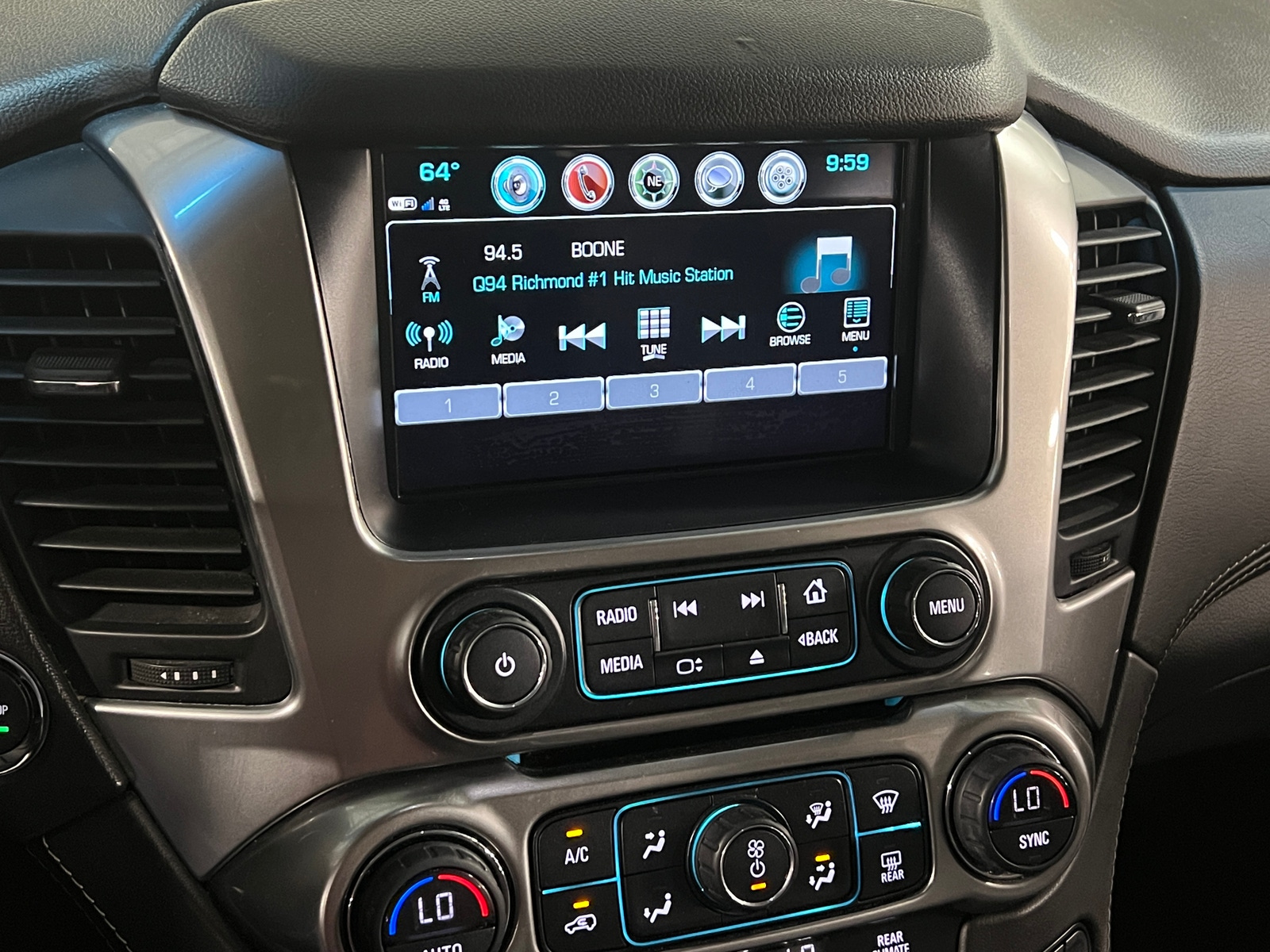 Thumbnail: 2020 Chevrolet Suburban - 3