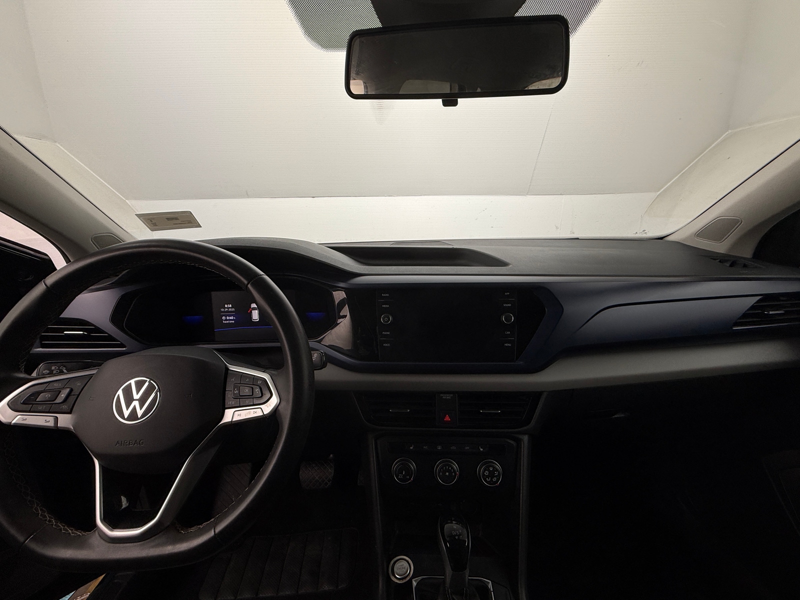 Thumbnail: 2022 Volkswagen Taos - 2