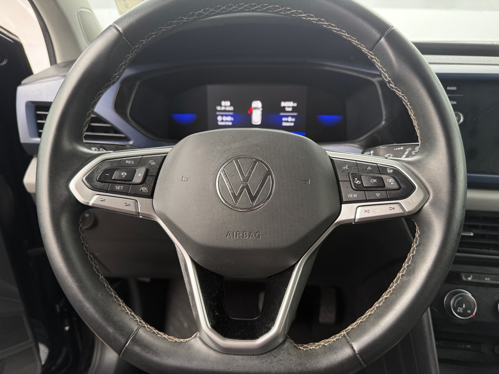 Thumbnail: 2022 Volkswagen Taos - 4