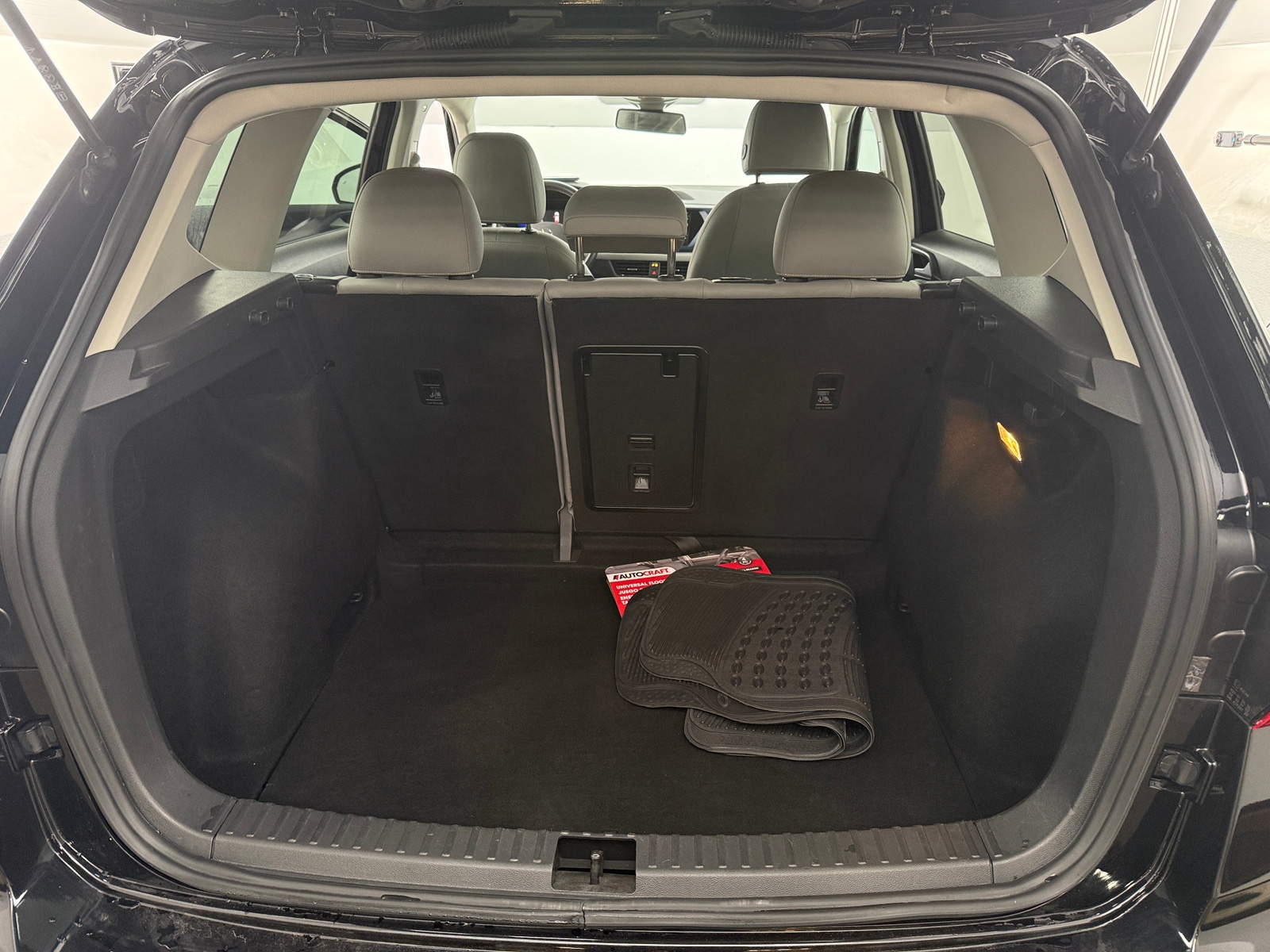 Thumbnail: 2022 Volkswagen Taos - 6