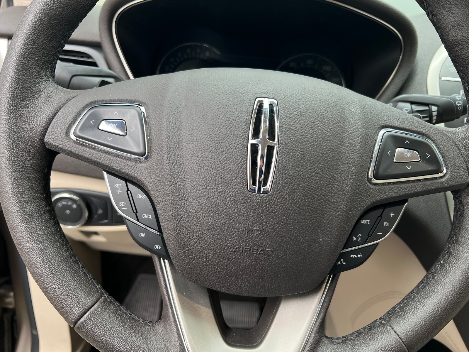 Thumbnail: 2019 Lincoln MKC - 4