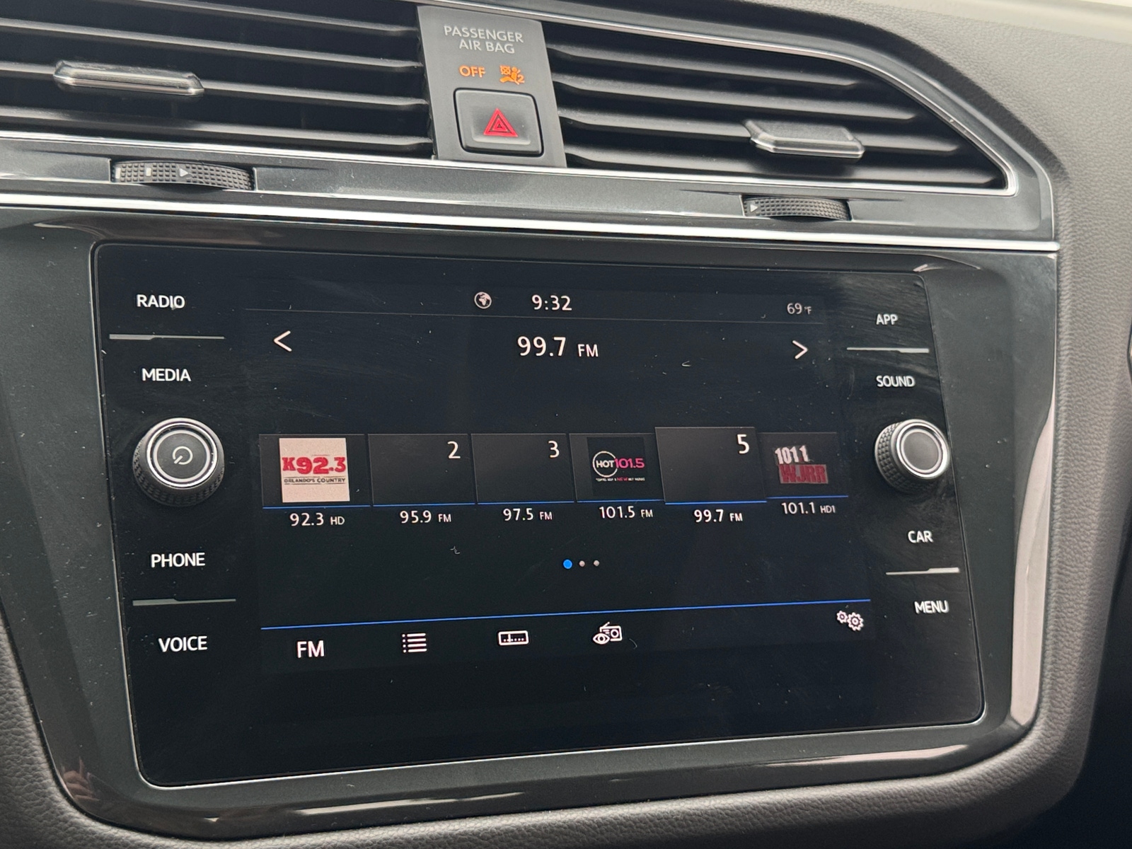 Thumbnail: 2020 Volkswagen Tiguan - 3