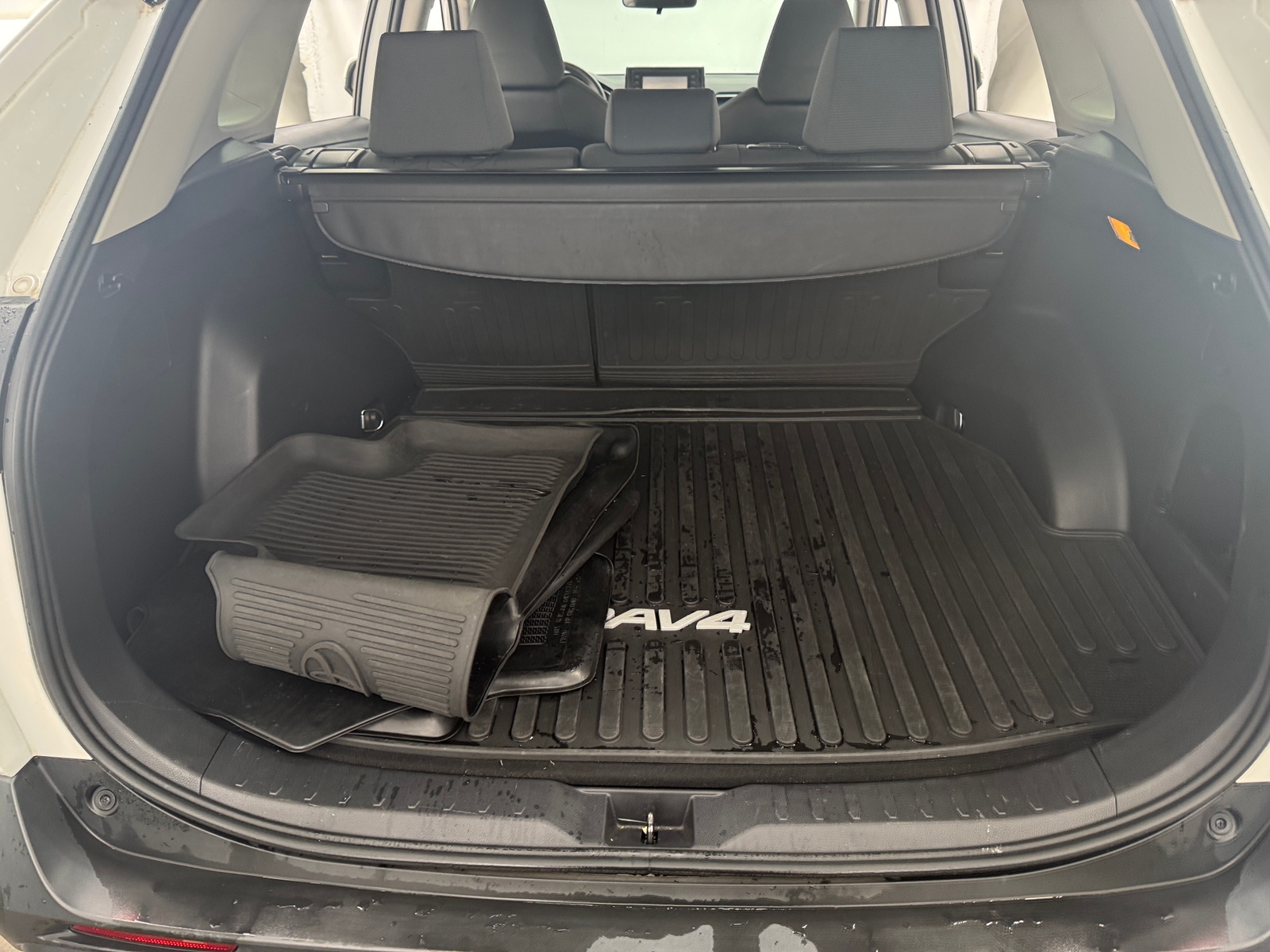 Thumbnail: 2020 Toyota RAV4 - 7