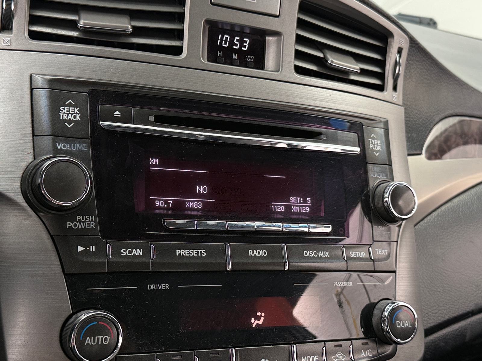 Thumbnail: 2012 Toyota Avalon - 3