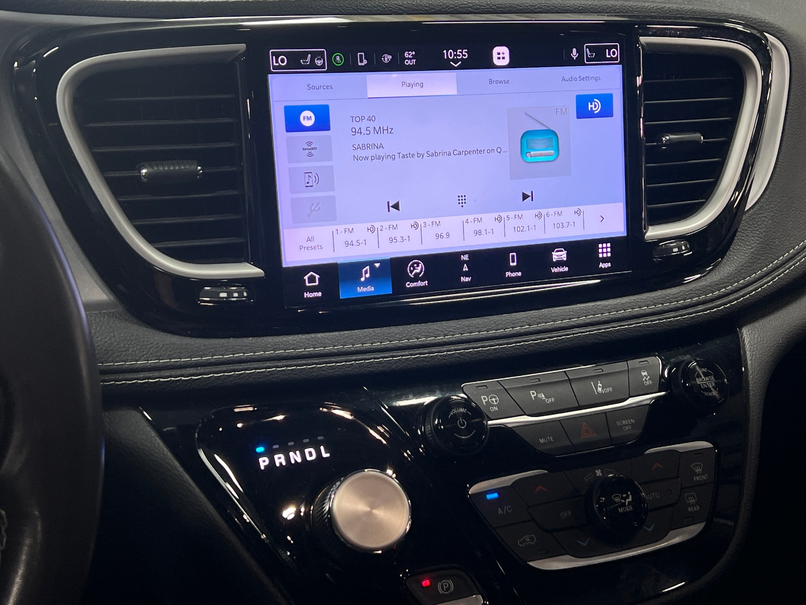 Thumbnail: 2021 Chrysler Pacifica - 3