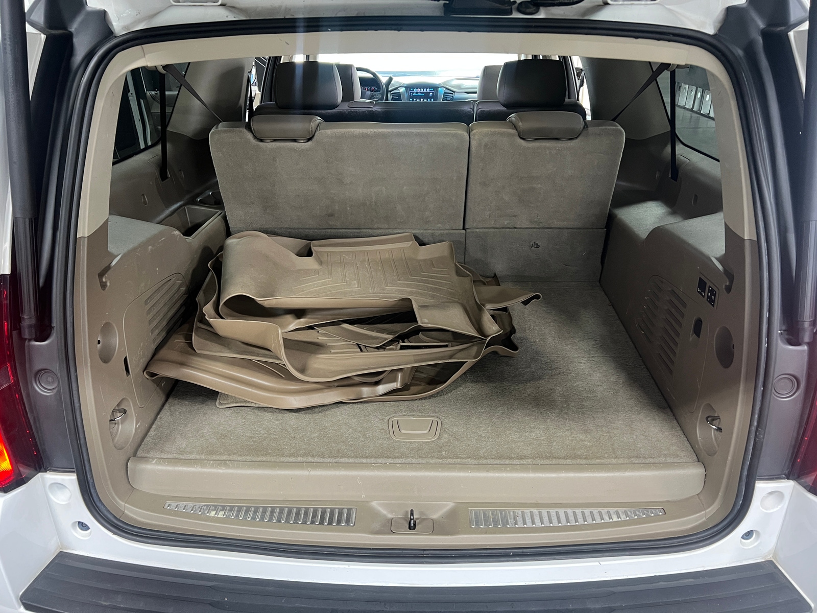 Thumbnail: 2017 Chevrolet Suburban - 6