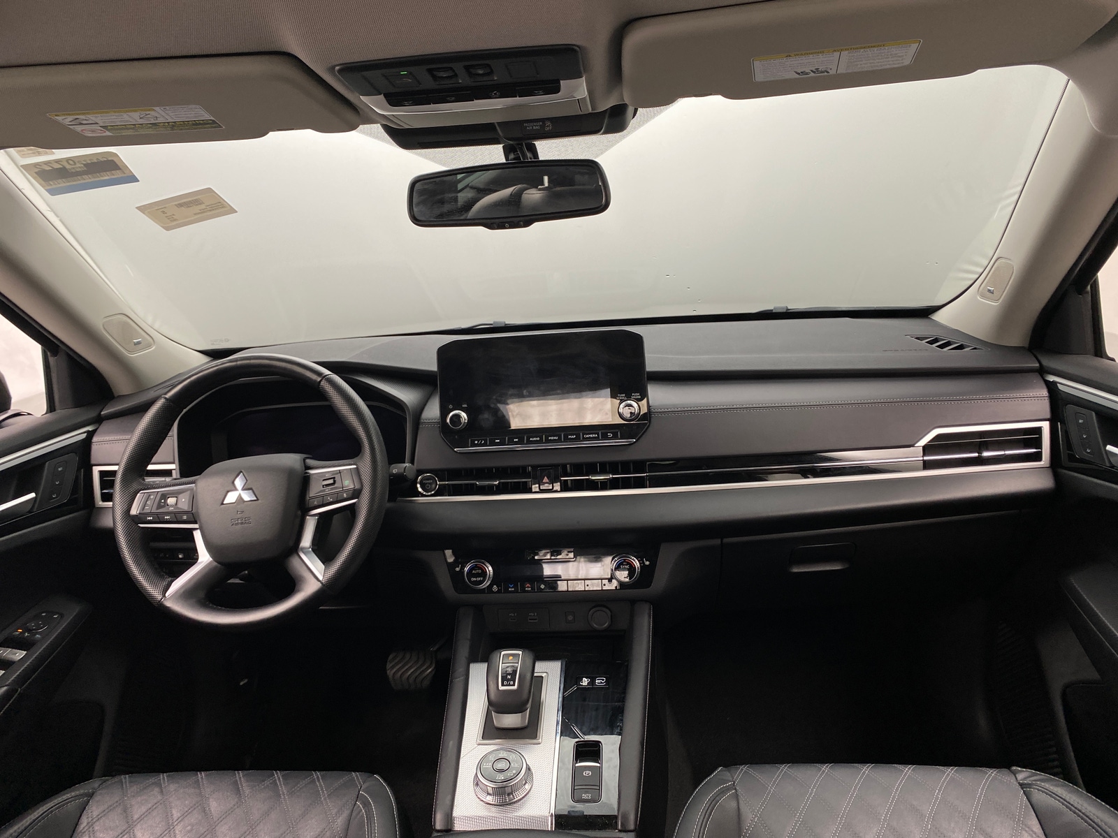 Thumbnail: 2023 Mitsubishi Outlander - 2