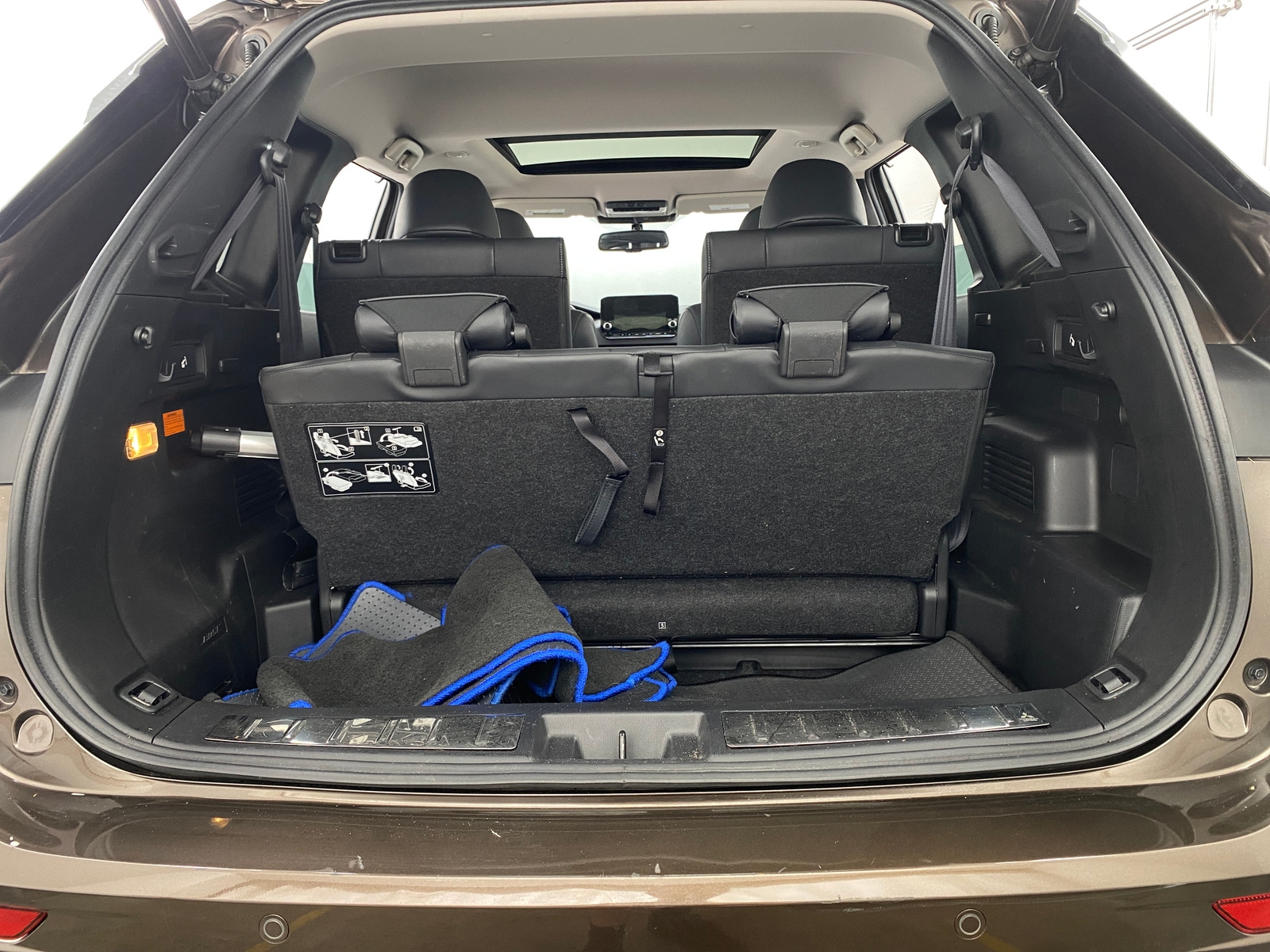 Thumbnail: 2023 Mitsubishi Outlander - 6