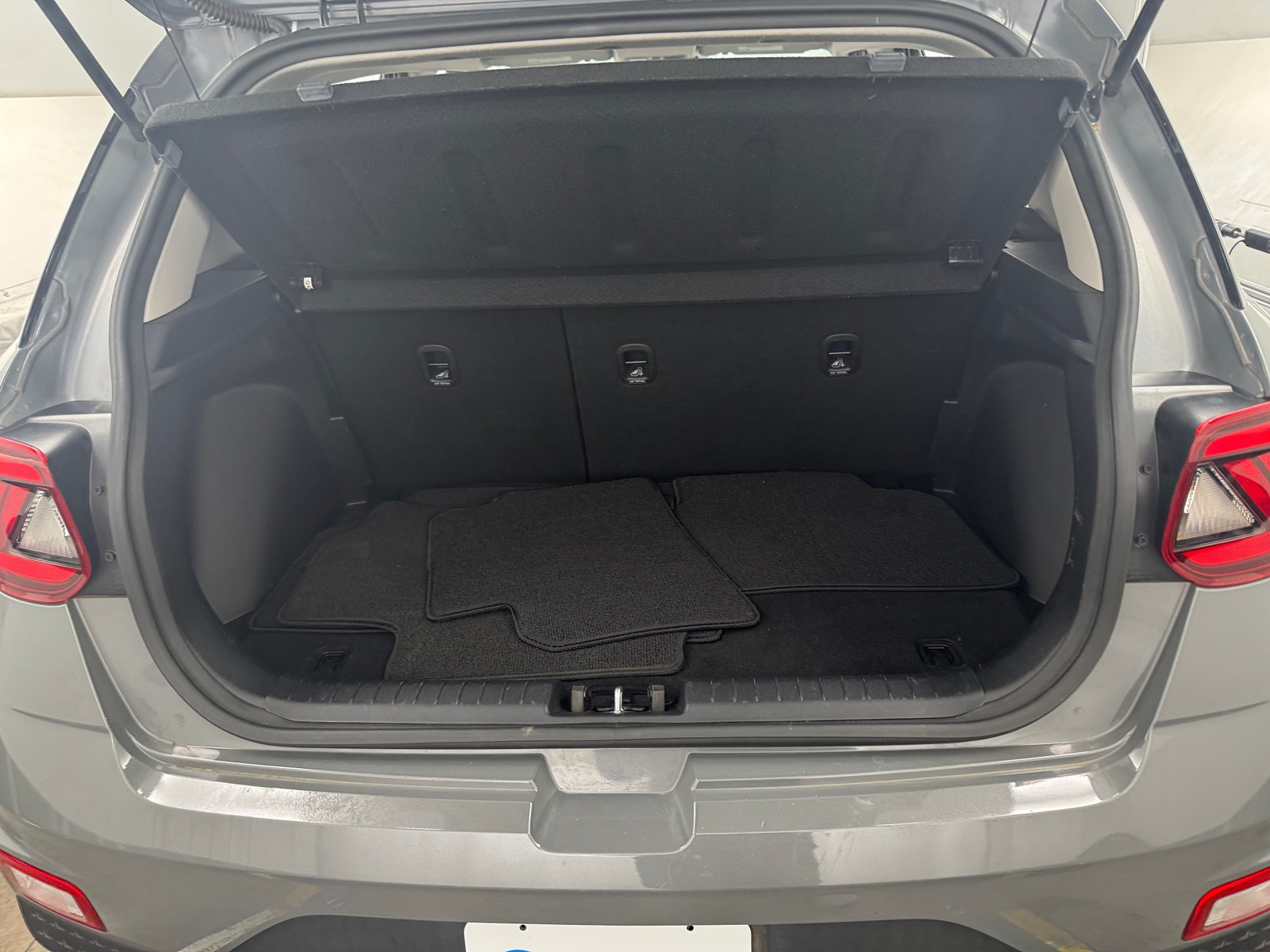 Thumbnail: 2023 Hyundai Venue - 7