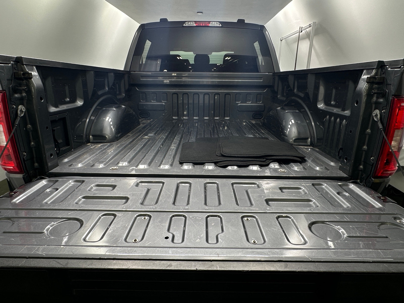 Thumbnail: 2023 Ford Econoline - 7